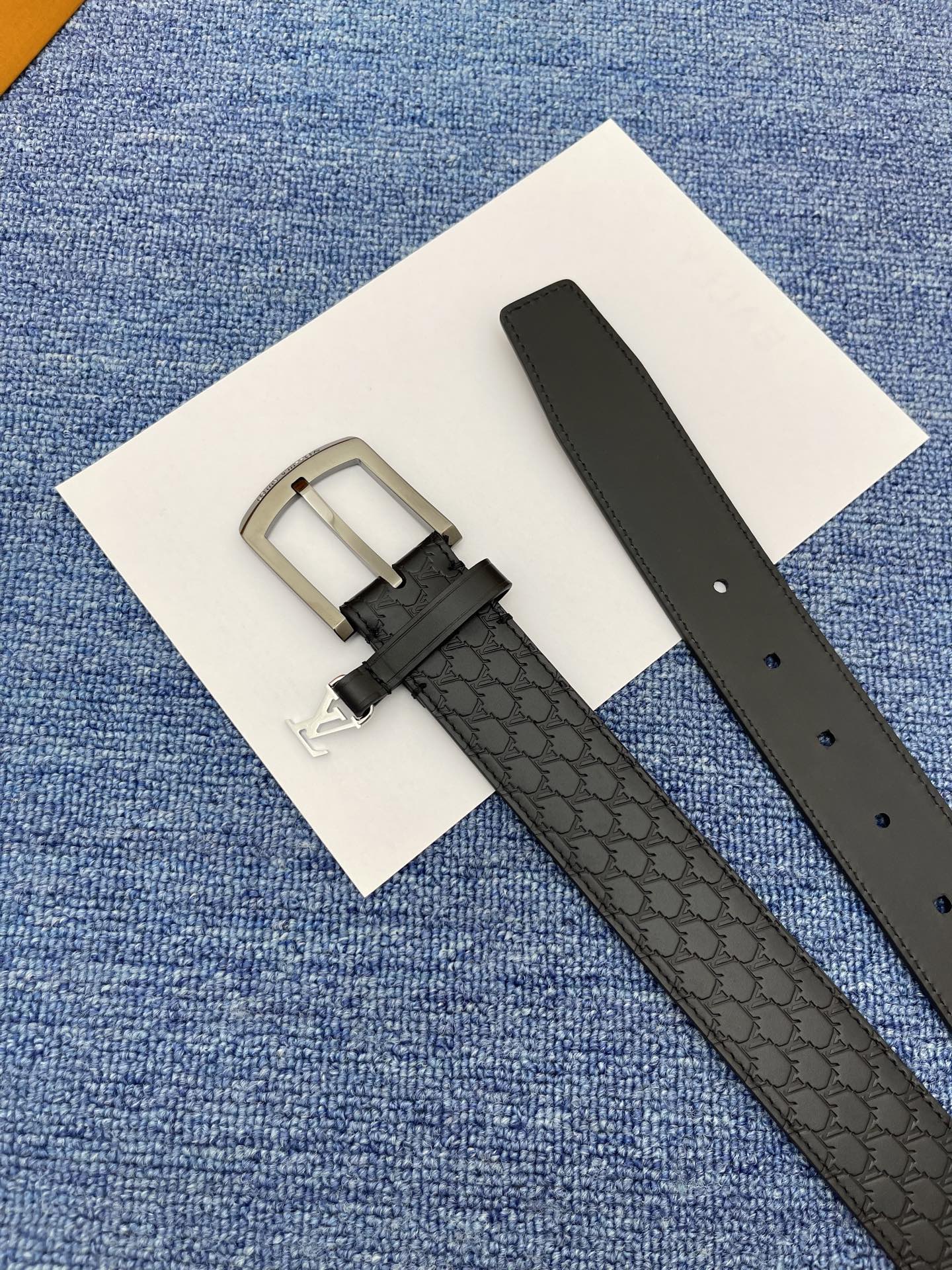 【LOUIS VUITTON驴牌】：经典原单品质，新款压花面原版平纹底，搭配原单精品针扣，精工制作，细节