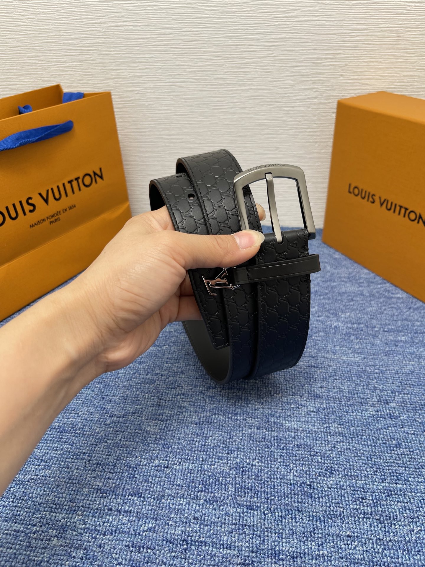 【LOUIS VUITTON驴牌】：经典原单品质，新款压花面原版平纹底，搭配原单精品针扣，精工制作，细节