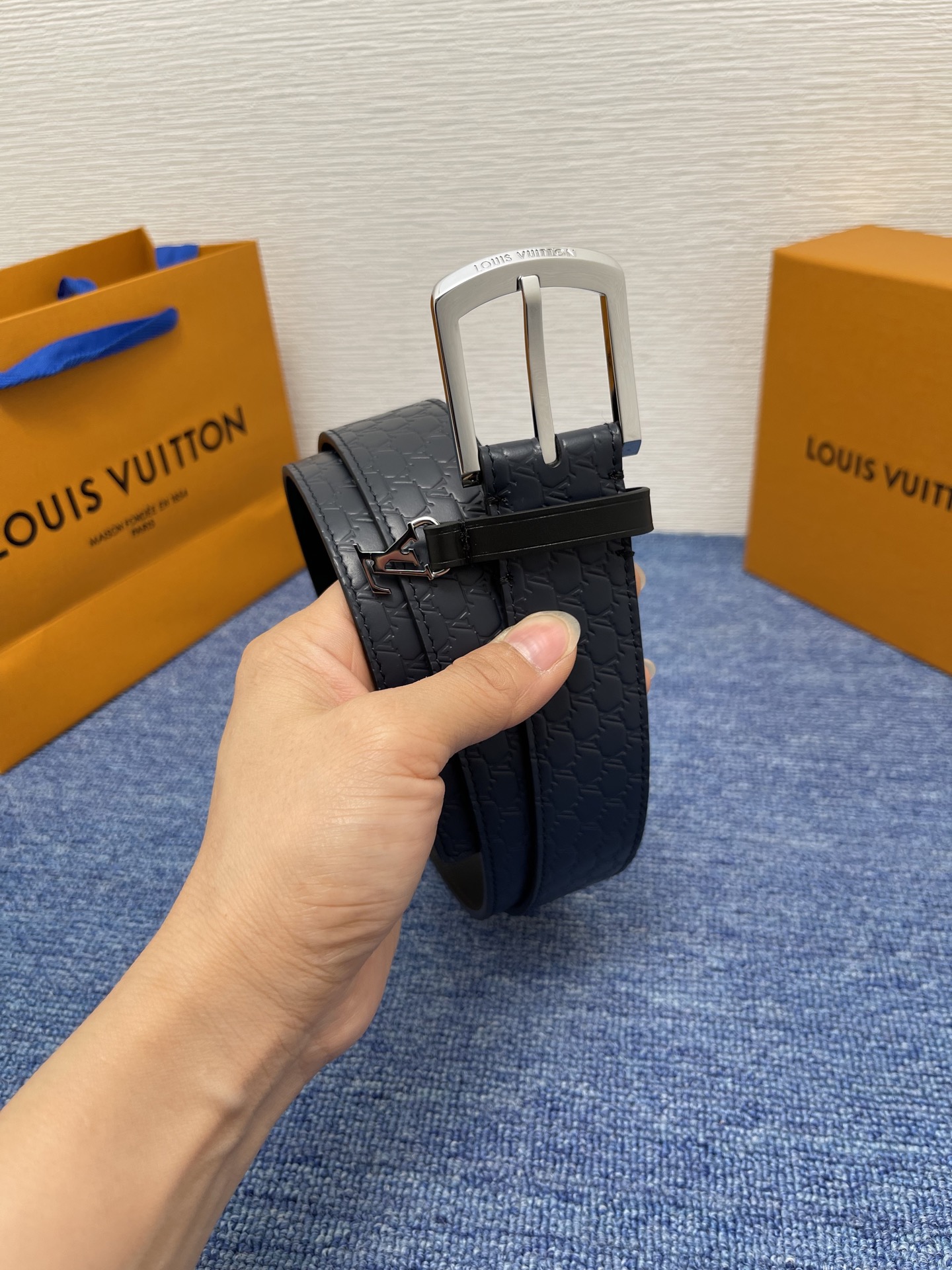 【LOUIS VUITTON驴牌】：经典原单品质，新款压花面原版平纹底，搭配原单精品针扣，精工制作，细节