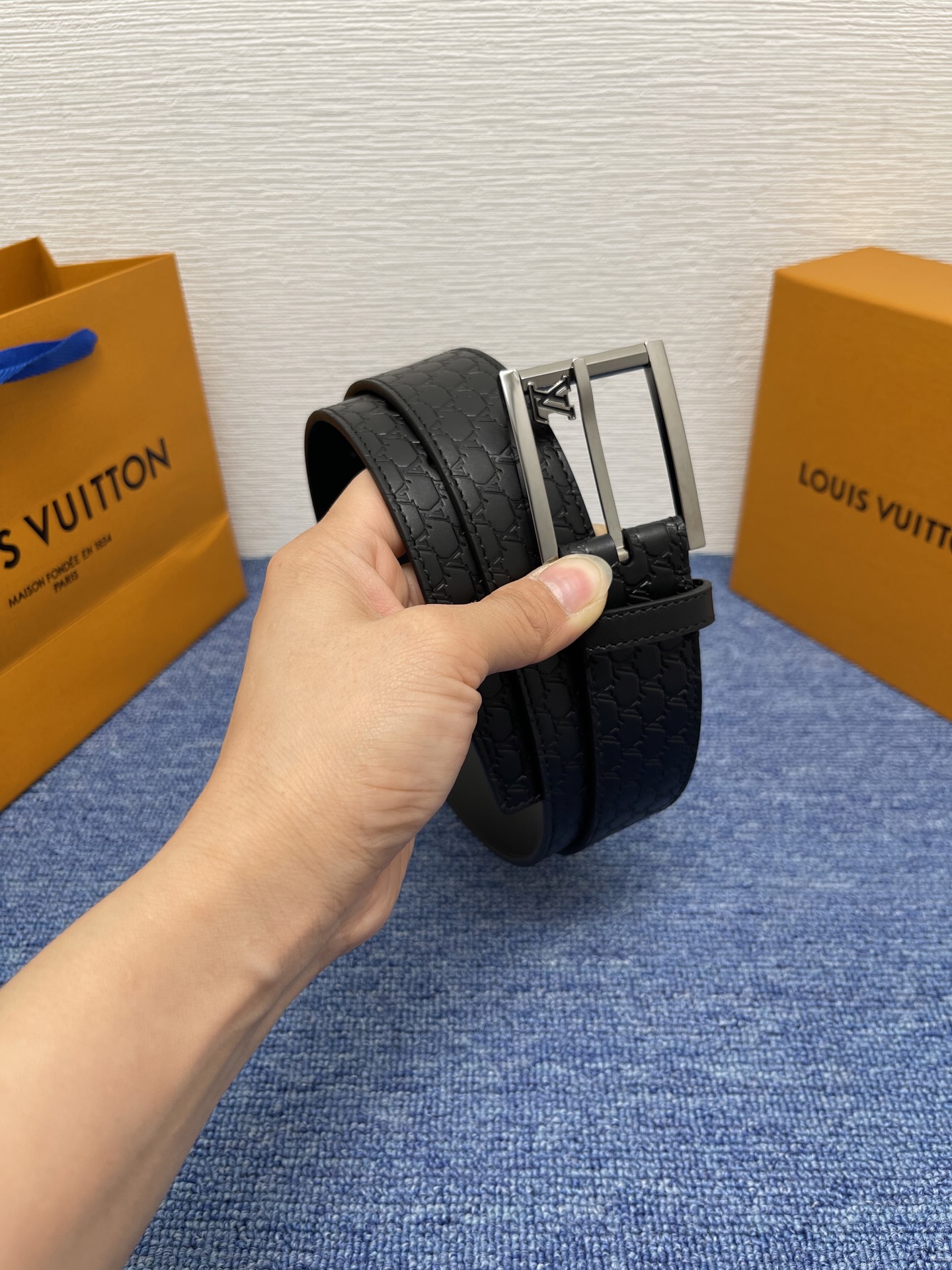 【LOUIS VUITTON驴牌】：经典原单品质，新款压花面原版平纹底，搭配原单精品针扣，精工制作，细节
