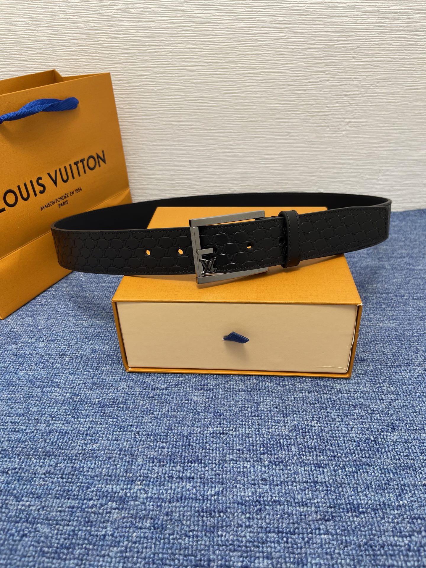 【LOUIS VUITTON驴牌】：经典原单品质，新款压花面原版平纹底，搭配原单精品针扣，精工制作，细节
