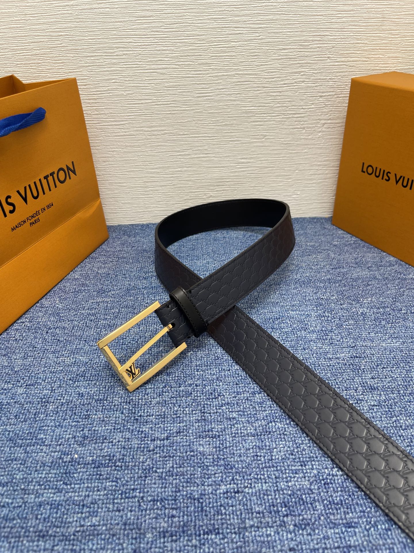【LOUIS VUITTON驴牌】：经典原单品质，新款压花面原版平纹底，搭配原单精品针扣，精工制作，细节