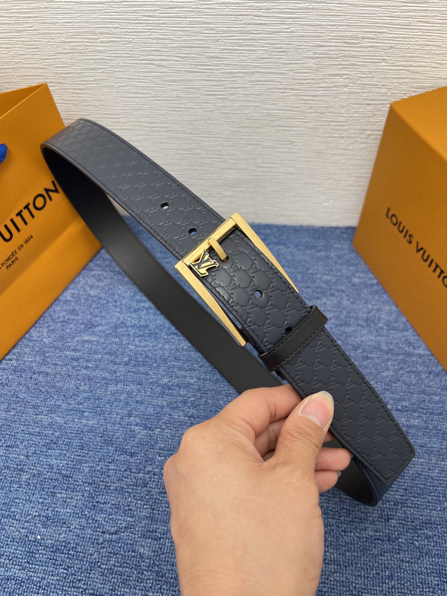 【LOUIS VUITTON驴牌】：经典原单品质，新款压花面原版平纹底，搭配原单精品针扣，精工制作，细节
