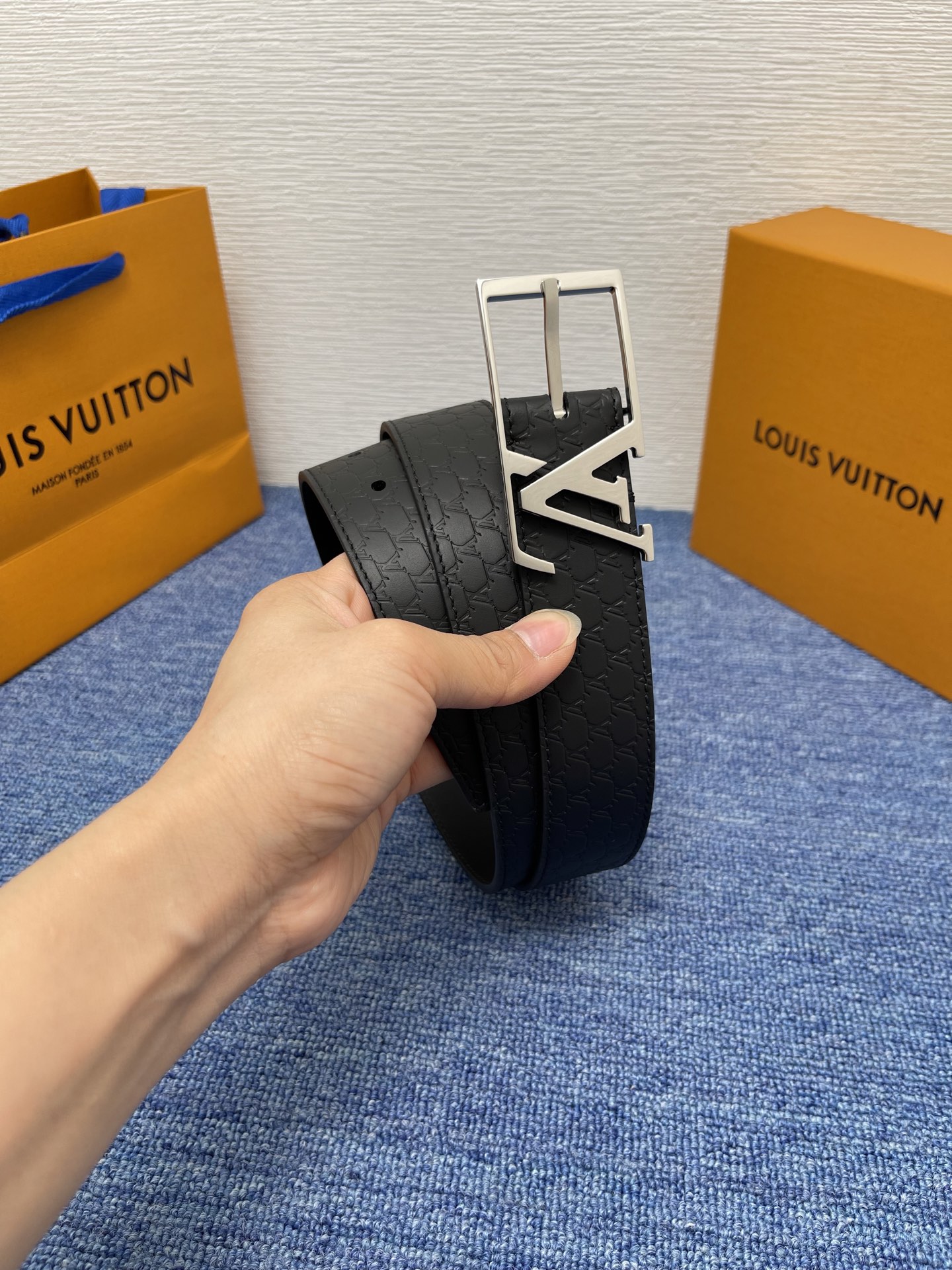 【LOUIS VUITTON驴牌】：经典原单品质，新款压花面原版平纹底，搭配原单精品针扣，精工制作，细节