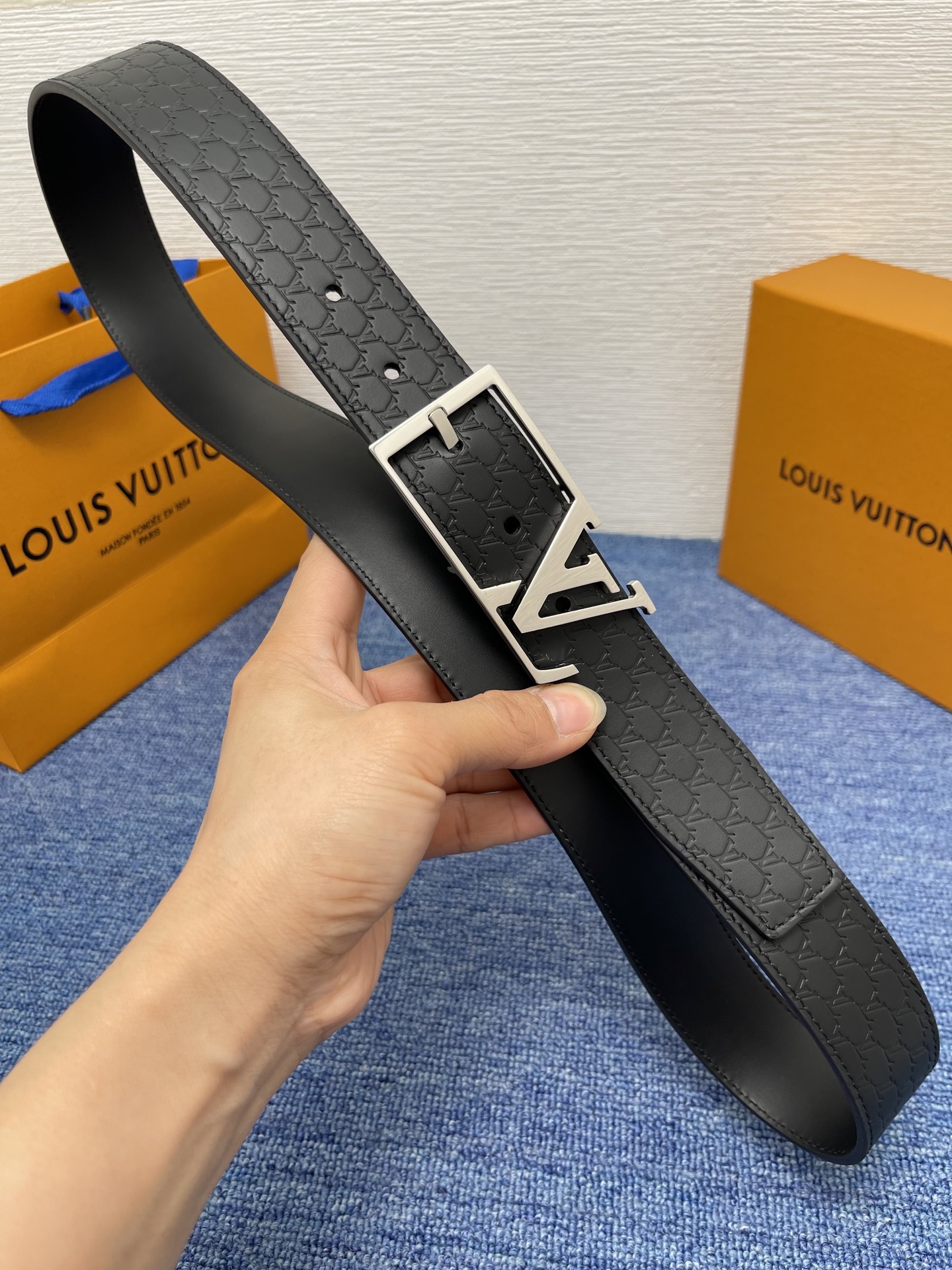 【LOUIS VUITTON驴牌】：经典原单品质，新款压花面原版平纹底，搭配原单精品针扣，精工制作，细节