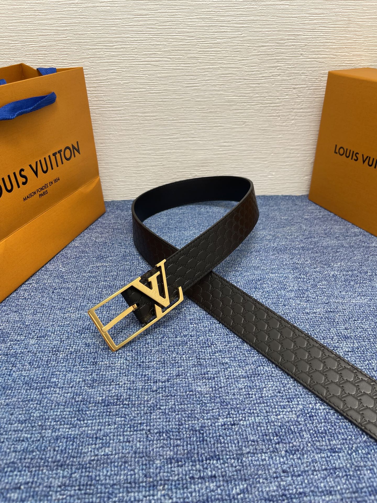 【LOUIS VUITTON驴牌】：经典原单品质，新款压花面原版平纹底，搭配原单精品针扣，精工制作，细节