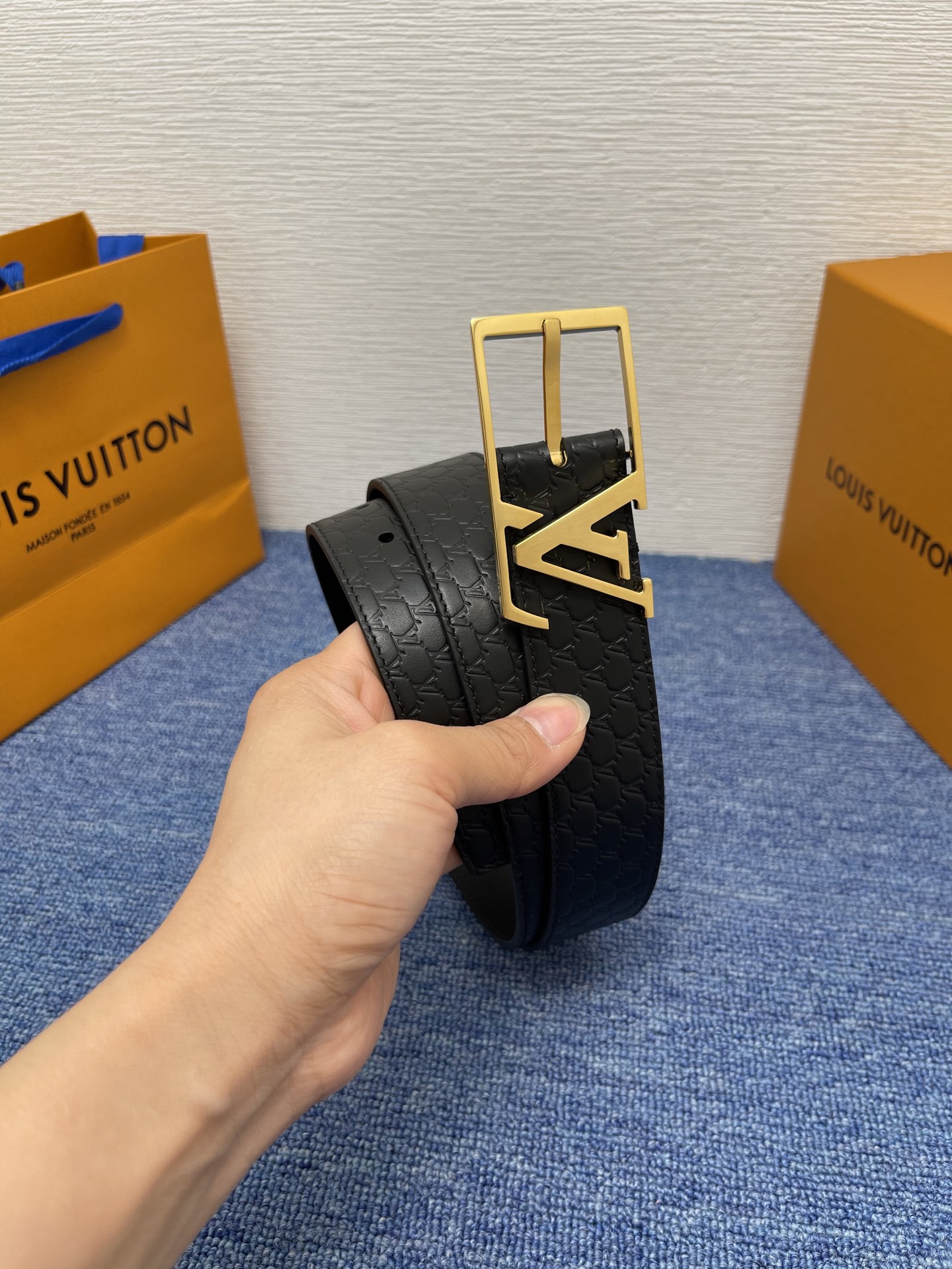 【LOUIS VUITTON驴牌】：经典原单品质，新款压花面原版平纹底，搭配原单精品针扣，精工制作，细节