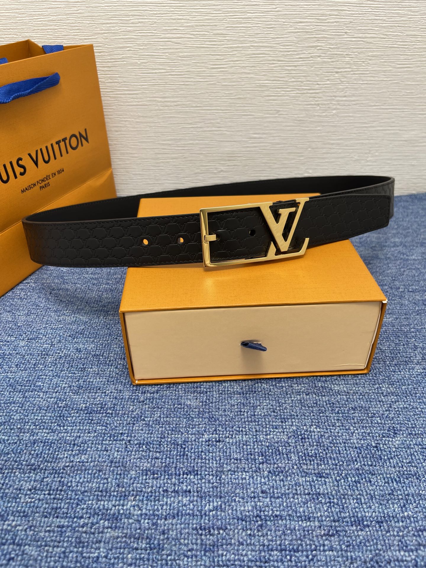 【LOUIS VUITTON驴牌】：经典原单品质，新款压花面原版平纹底，搭配原单精品针扣，精工制作，细节
