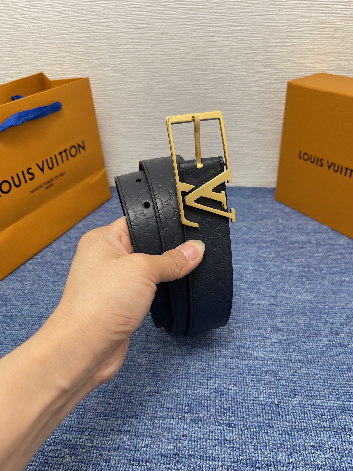 【LOUIS VUITTON驴牌】：经典原单品质，新款压花面原版平纹底，搭配原单精品针扣，精工制作，细节