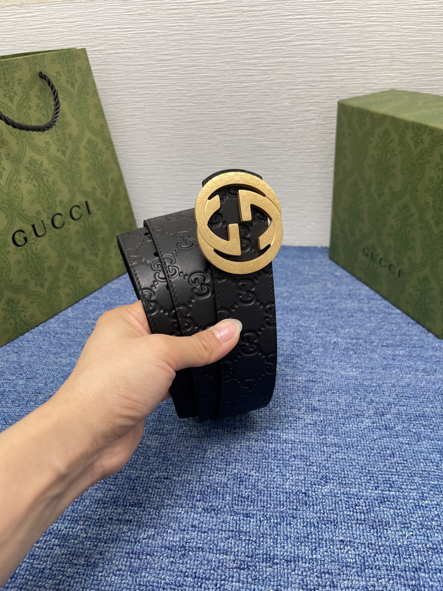 
GUCCI经典原单品质，双面荔枝纹，搭配原单精品挂扣，精工制作，细节看图，实物拍摄，高端奢华，宽度3.