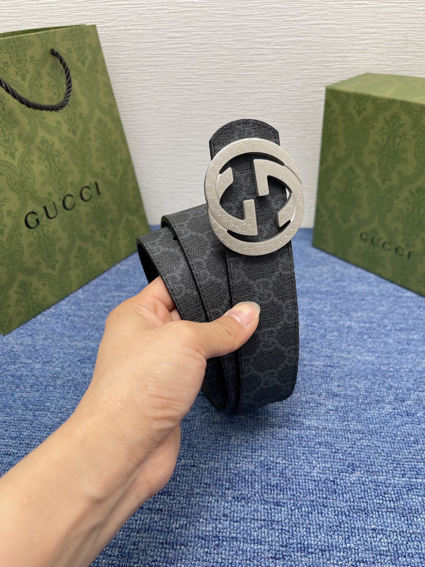 
GUCCI经典原单品质，双面荔枝纹，搭配原单精品挂扣，精工制作，细节看图，实物拍摄，高端奢华，宽度3.