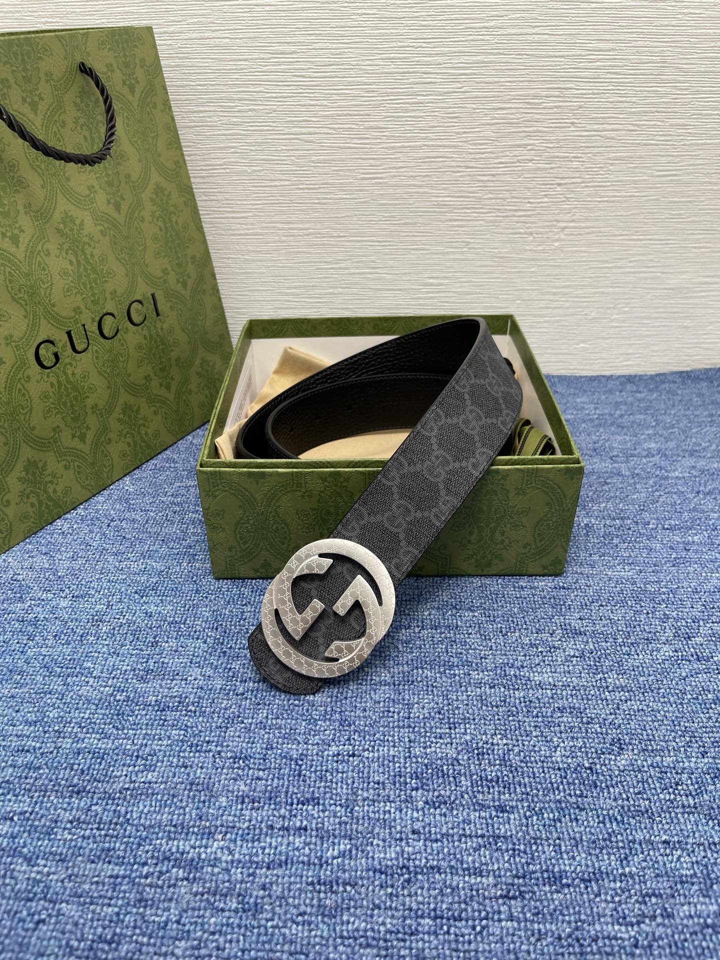 
GUCCI经典原单品质，双面荔枝纹，搭配原单精品挂扣，精工制作，细节看图，实物拍摄，高端奢华，宽度3.