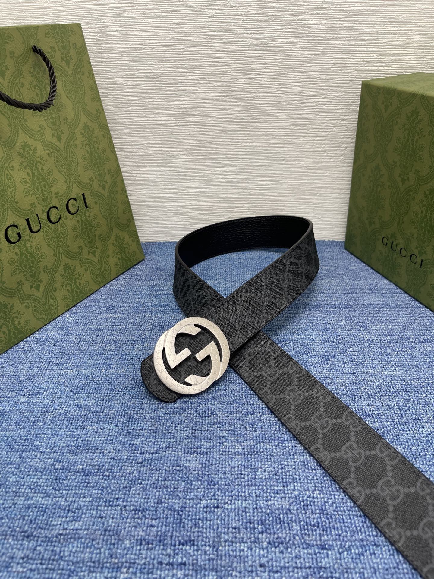 
GUCCI经典原单品质，双面荔枝纹，搭配原单精品挂扣，精工制作，细节看图，实物拍摄，高端奢华，宽度3.