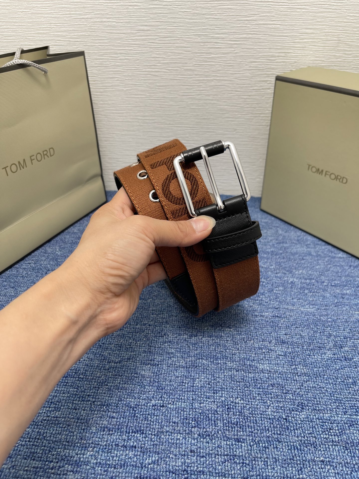  TOM FORD 汤姆福特。新品高端帆布搭配小牛皮，简约商务男士腰带，4.0cm宽，配原版包装