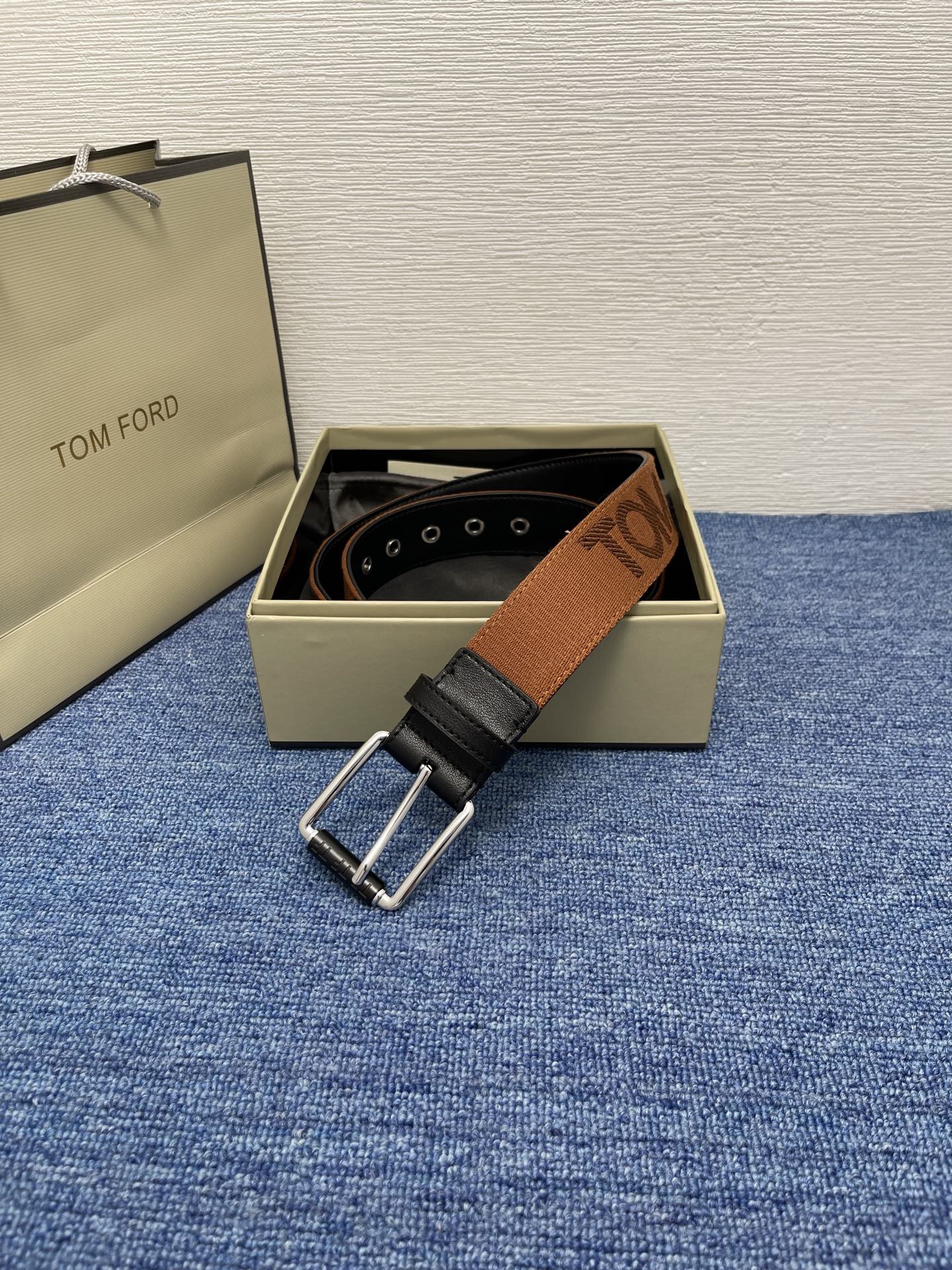  TOM FORD 汤姆福特。新品高端帆布搭配小牛皮，简约商务男士腰带，4.0cm宽，配原版包装