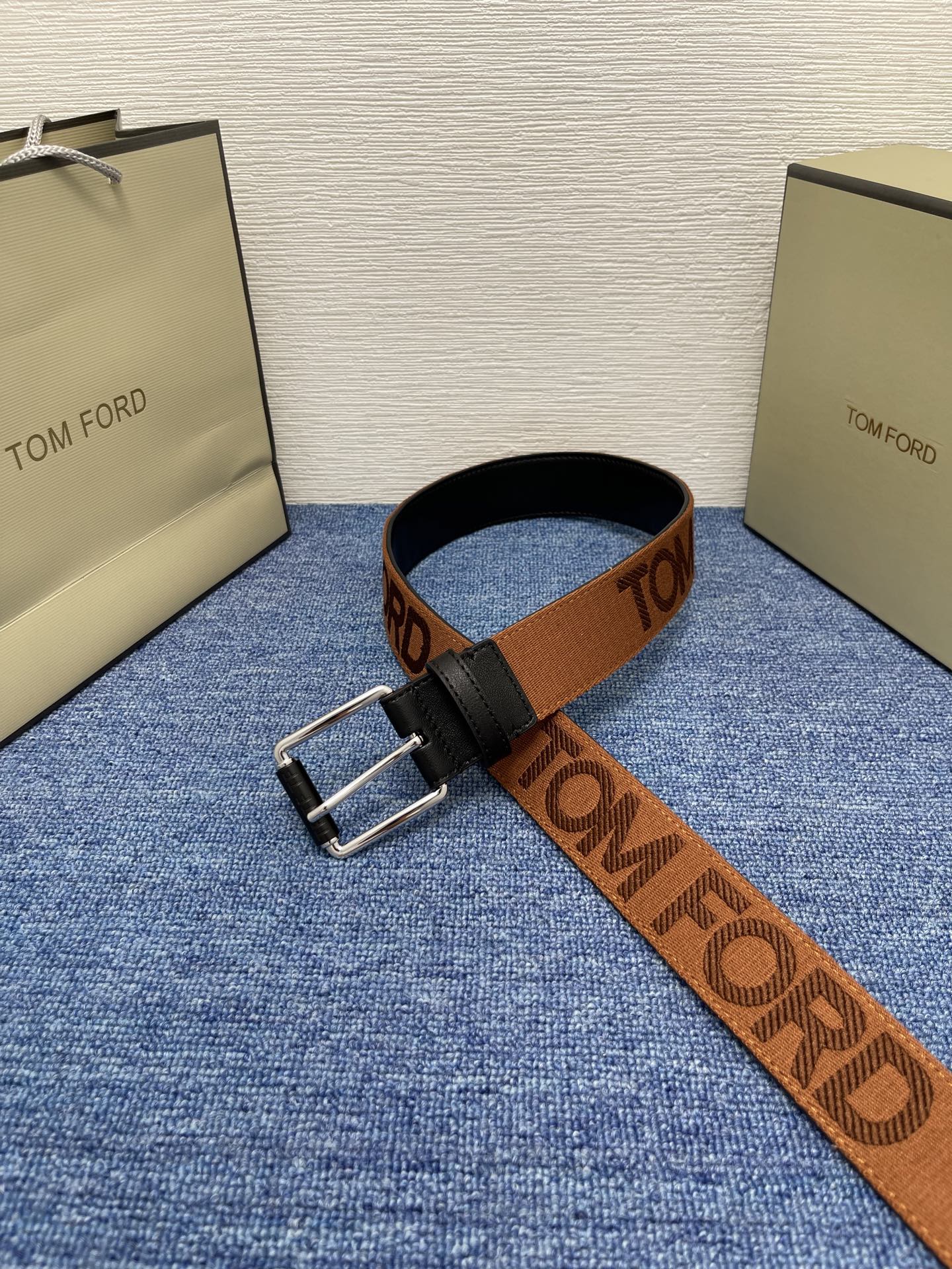  TOM FORD 汤姆福特。新品高端帆布搭配小牛皮，简约商务男士腰带，4.0cm宽，配原版包装