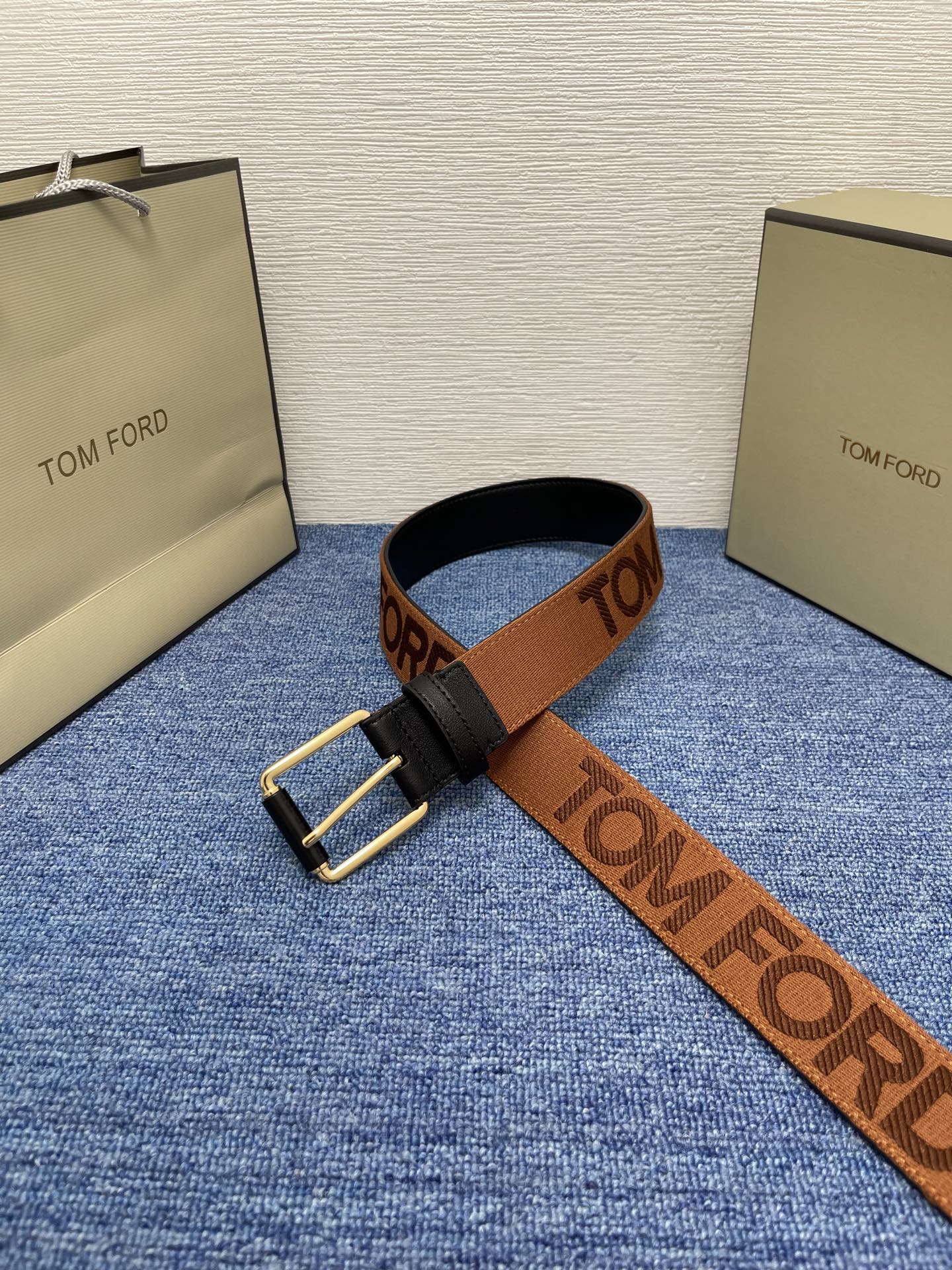  TOM FORD 汤姆福特。新品高端帆布搭配小牛皮，简约商务男士腰带，4.0cm宽，配原版包装