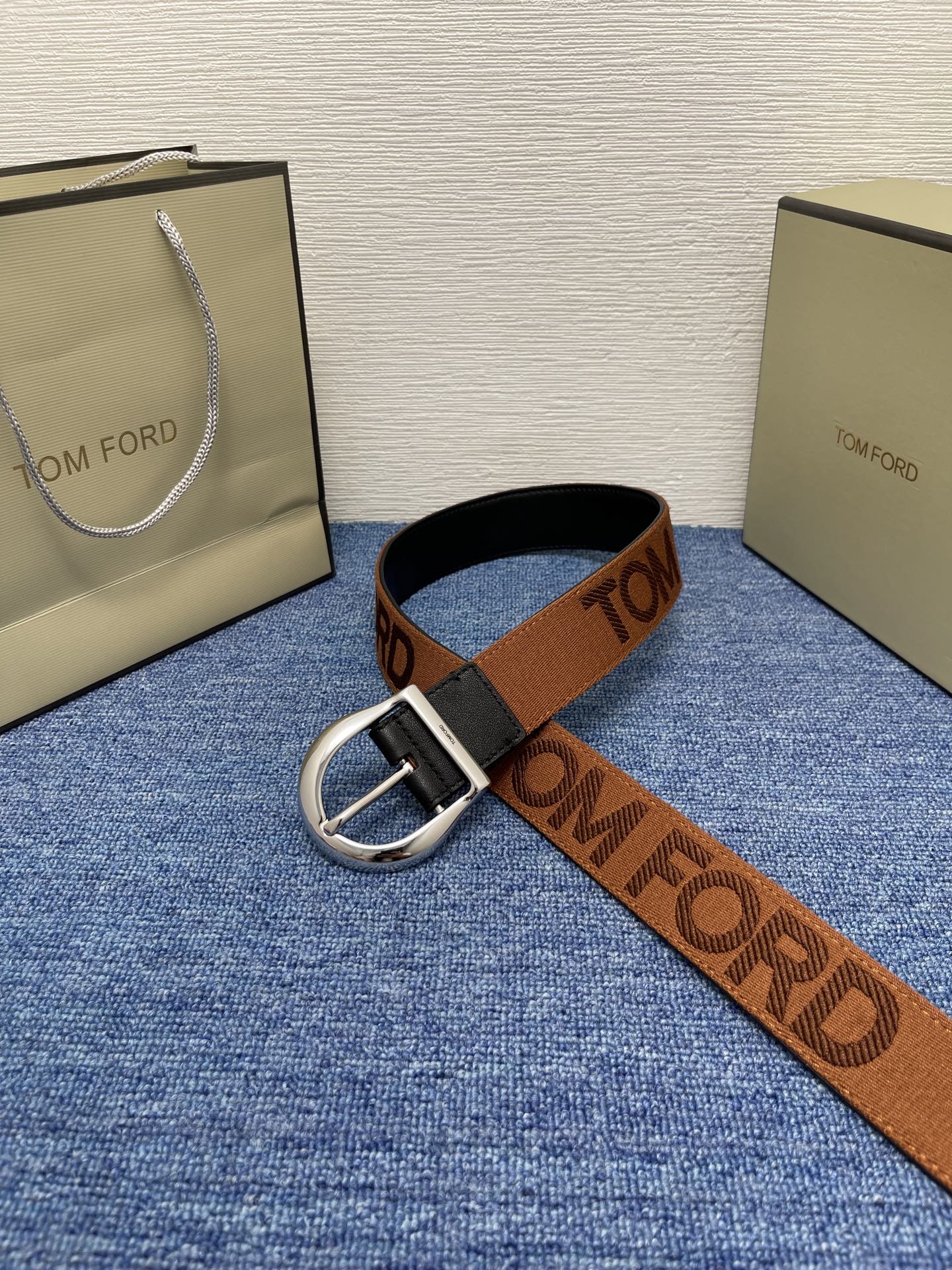  TOM FORD 汤姆福特。新品高端帆布搭配小牛皮，简约商务男士腰带，4.0cm宽，配原版包装
