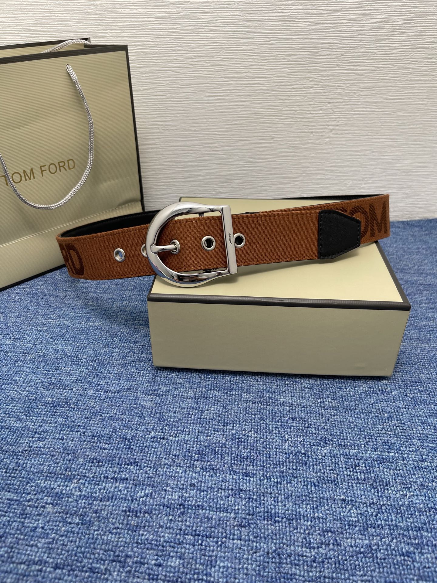  TOM FORD 汤姆福特。新品高端帆布搭配小牛皮，简约商务男士腰带，4.0cm宽，配原版包装