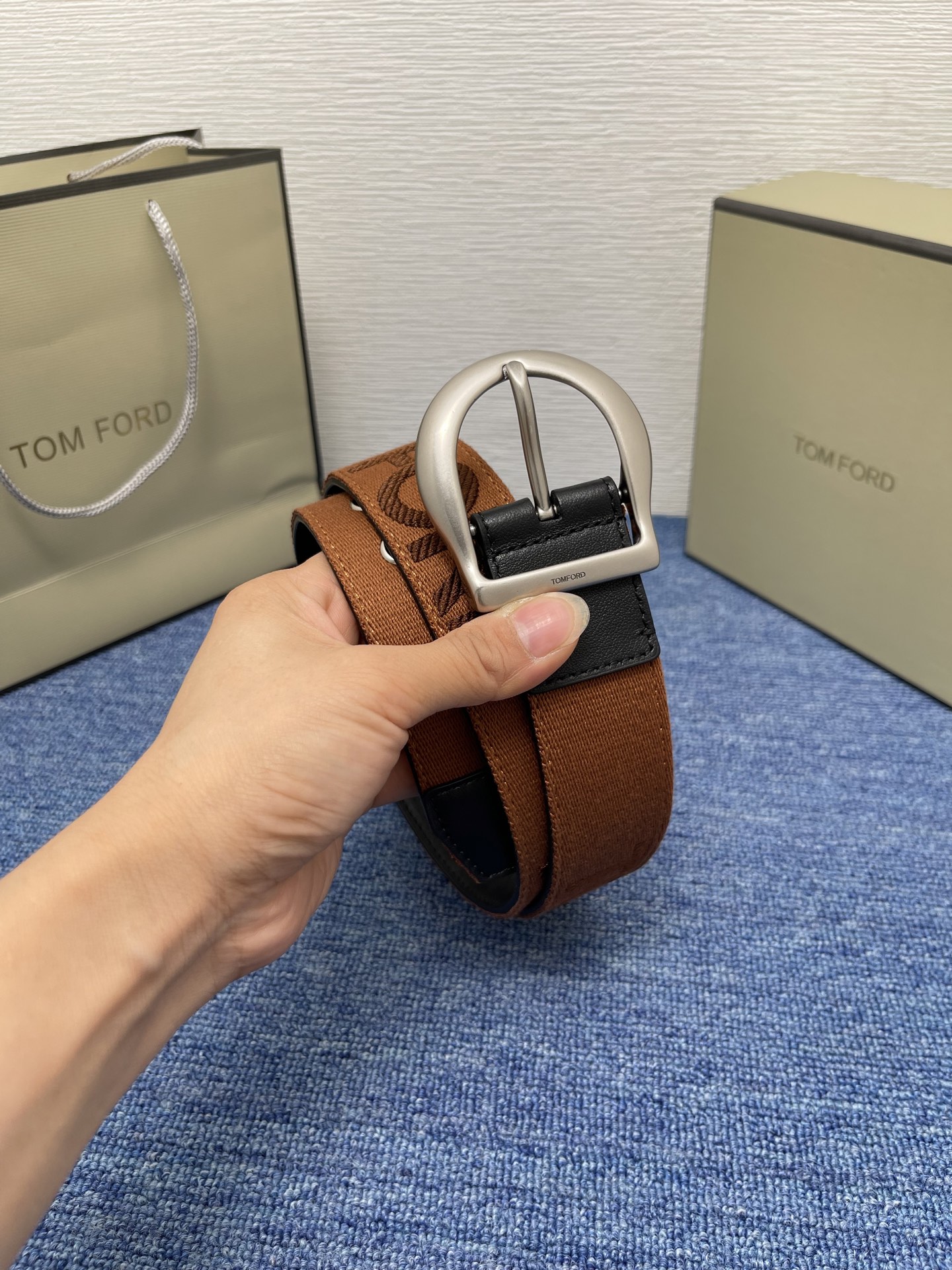 TOM FORD 汤姆福特。新品高端帆布搭配小牛皮，简约商务男士腰带，4.0cm宽，配原版包装