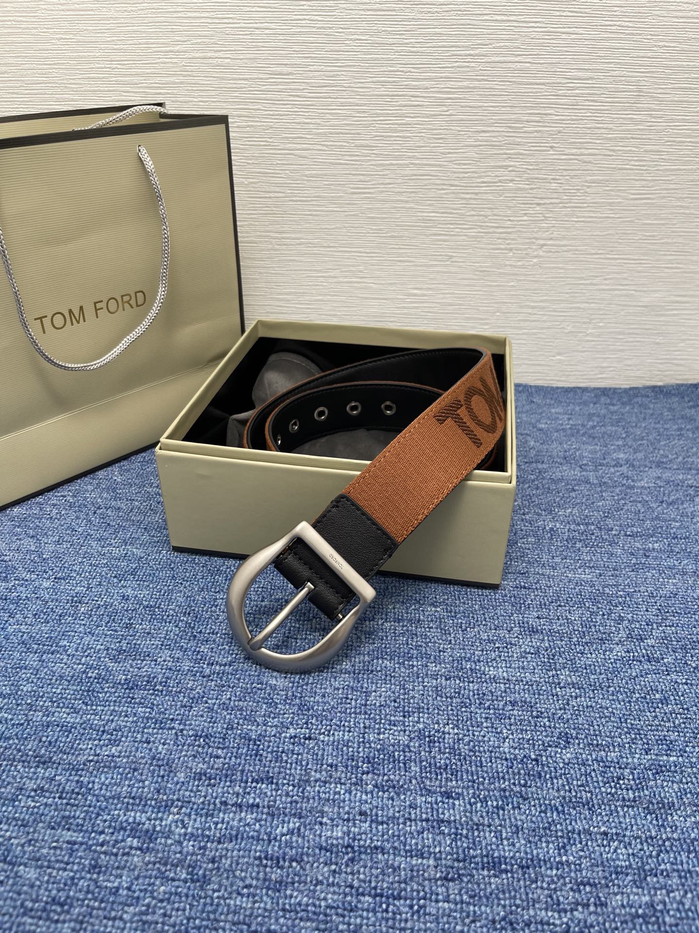  TOM FORD 汤姆福特。新品高端帆布搭配小牛皮，简约商务男士腰带，4.0cm宽，配原版包装