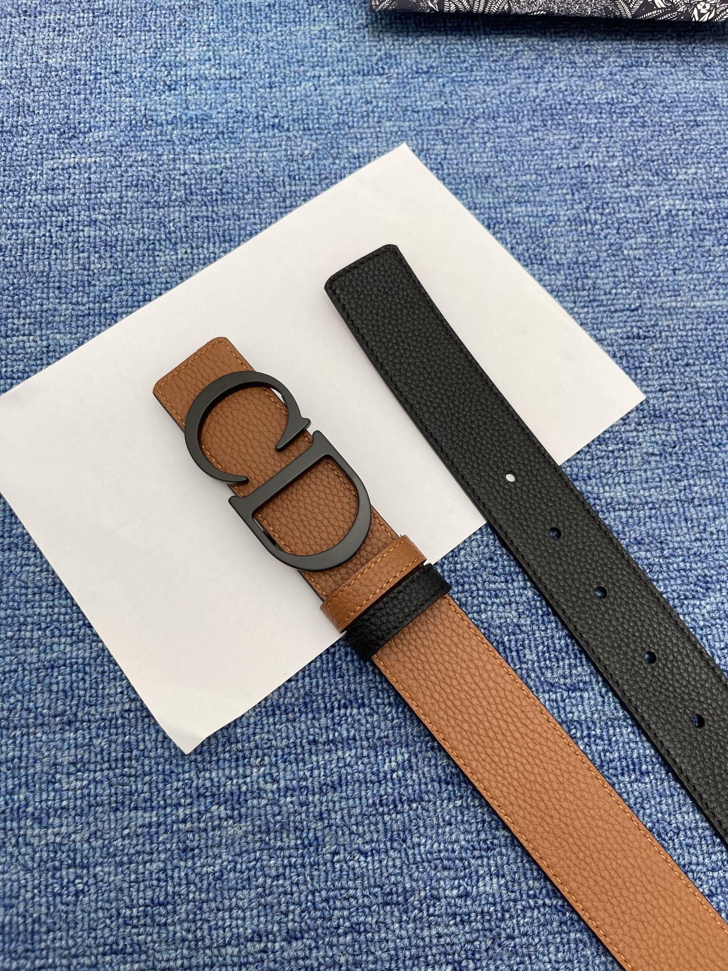 😍😍😍迪奥 3.5cm
😍这款 30 Montaigne Avenue 腰带从同名手袋汲取灵感,采用