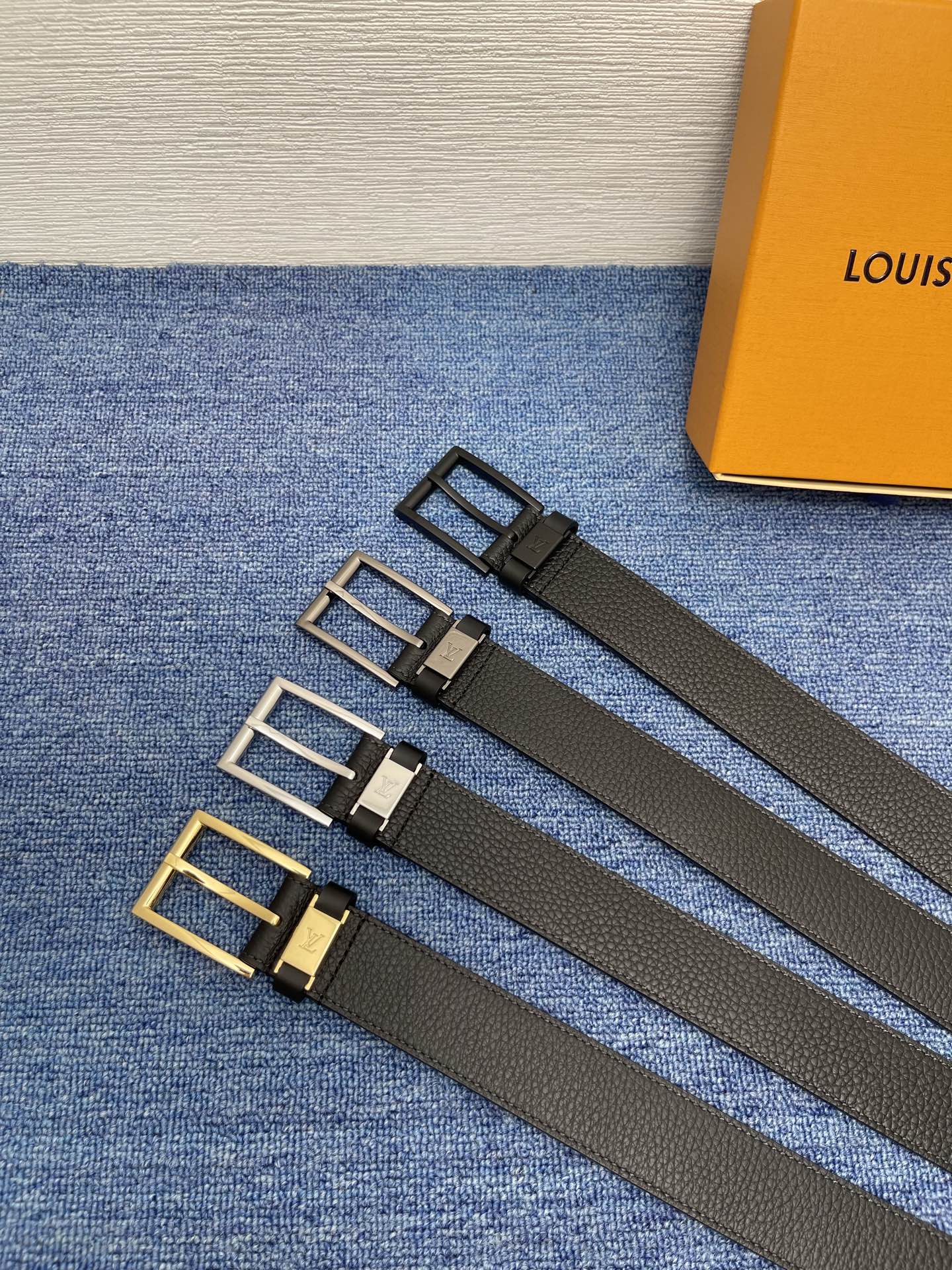 
【LOUIS VUITTON驴牌】：经典原单品质，新款手掌纹原版平纹底，搭配原单精品针扣，精工制作，细