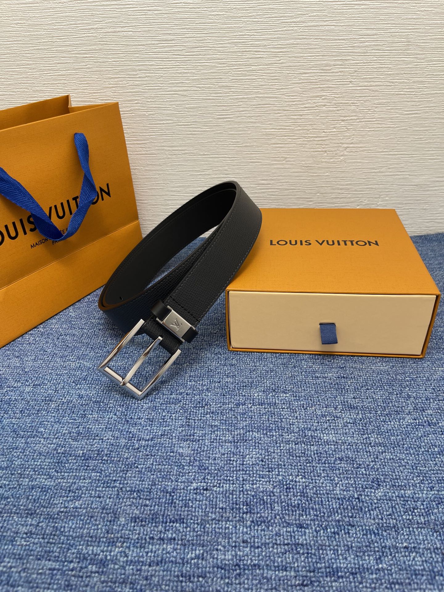 
【LOUIS VUITTON驴牌】：经典原单品质，新款手掌纹原版平纹底，搭配原单精品针扣，精工制作，细