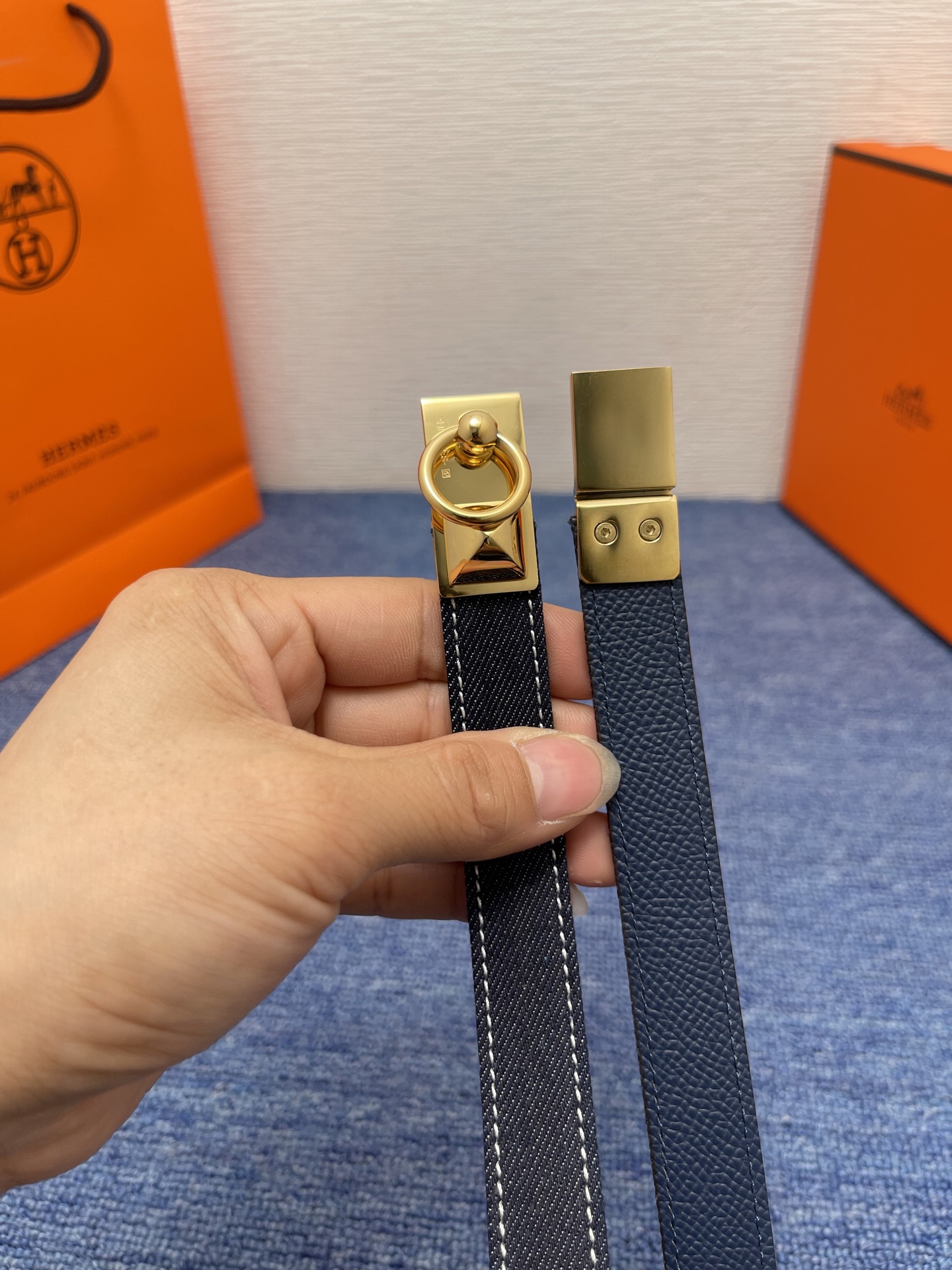 🔴 【品牌】爱马仕   
🔴 【描述】采用高级真皮精制而成，触感厚实，饰以商标带扣。腰带为意大利尺寸，请