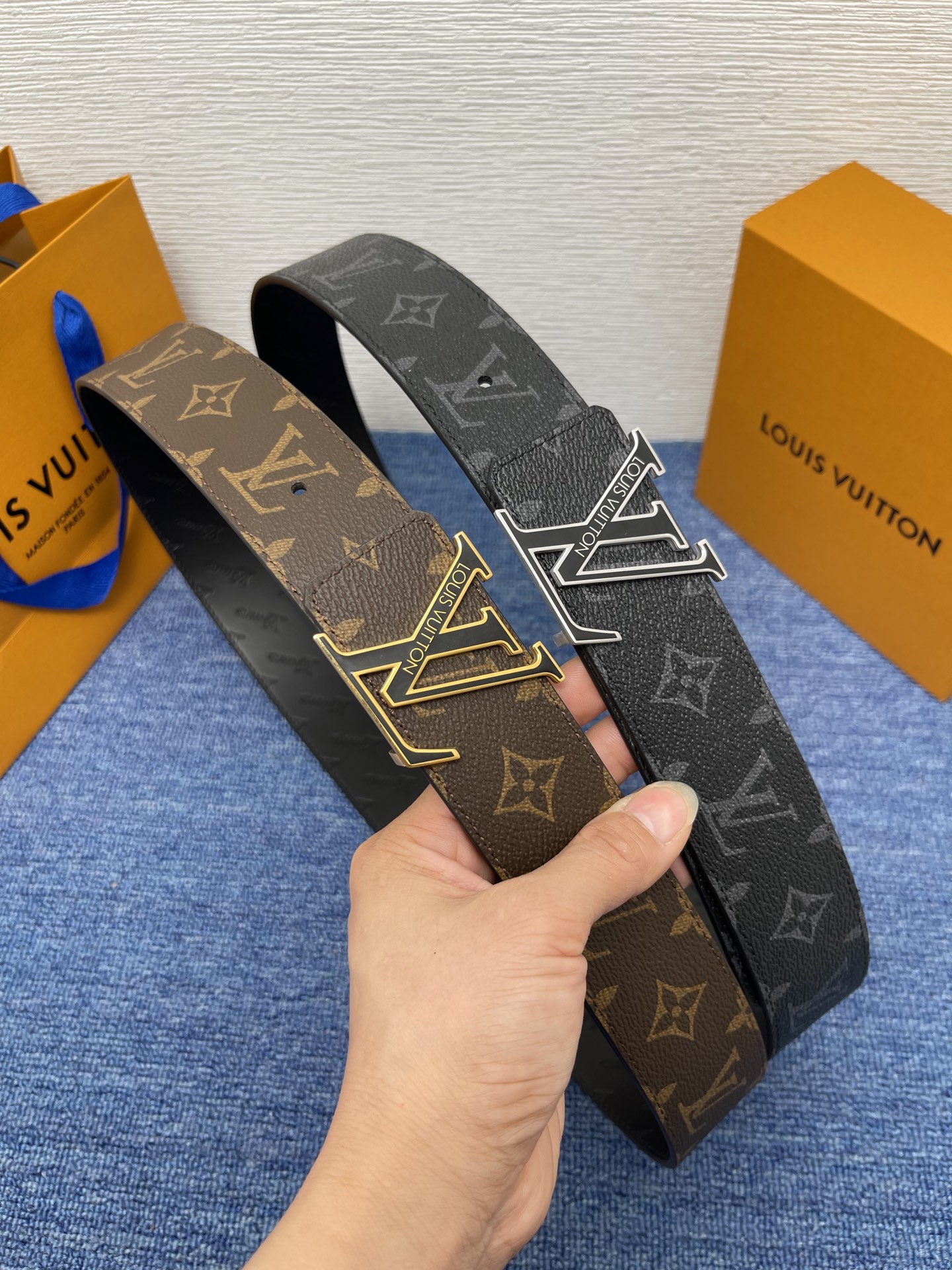 🔴 【品牌】LV  4．0cm 
🔴 【描述】这款饰有LV带扣的腰带配以水牛皮衬里，覆以Monogram