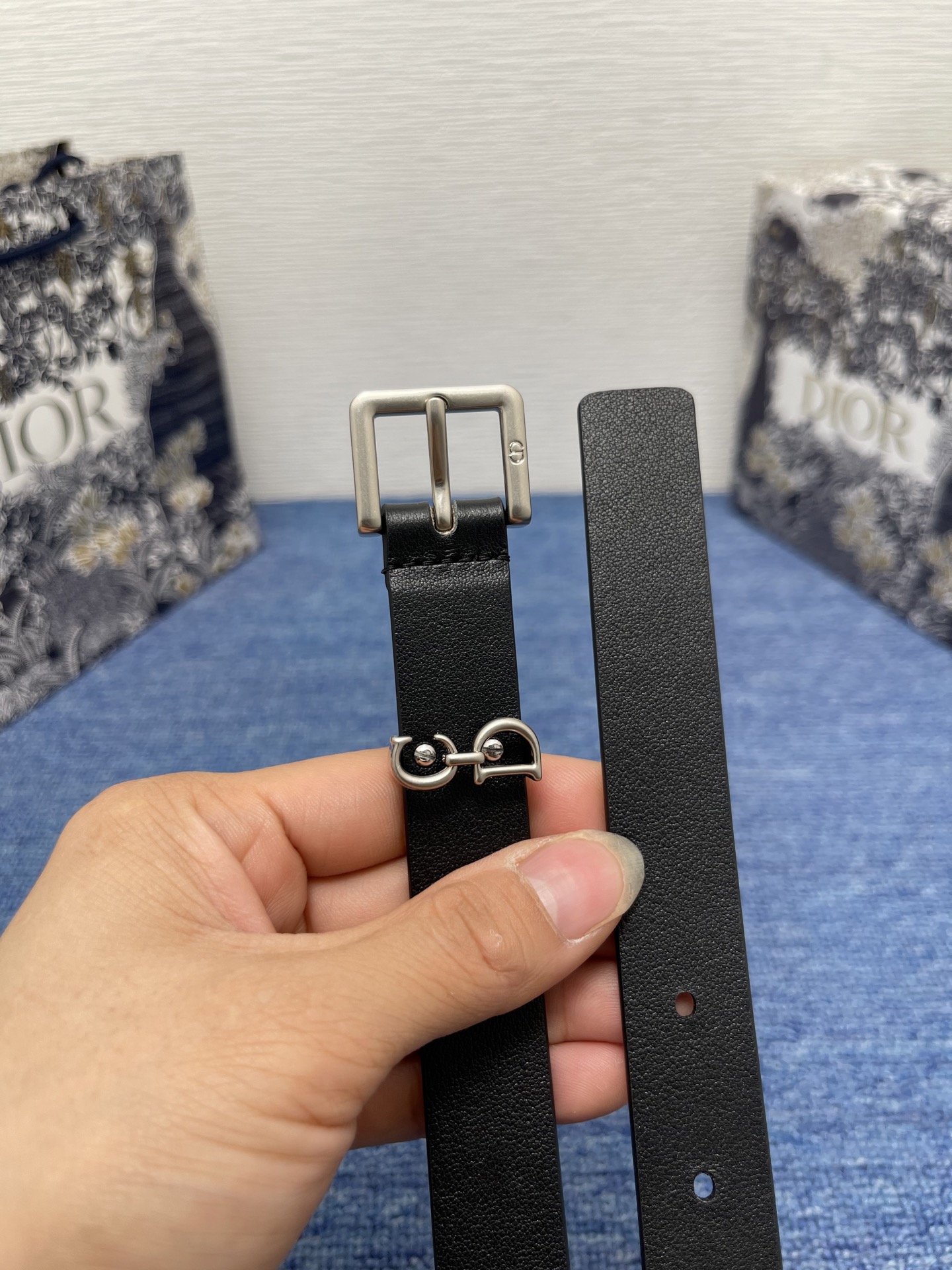 😍😍😍迪奥 2.0cm  
😍这款 Montaigne Avenue 腰带从同名手袋汲取灵感，采用光滑 