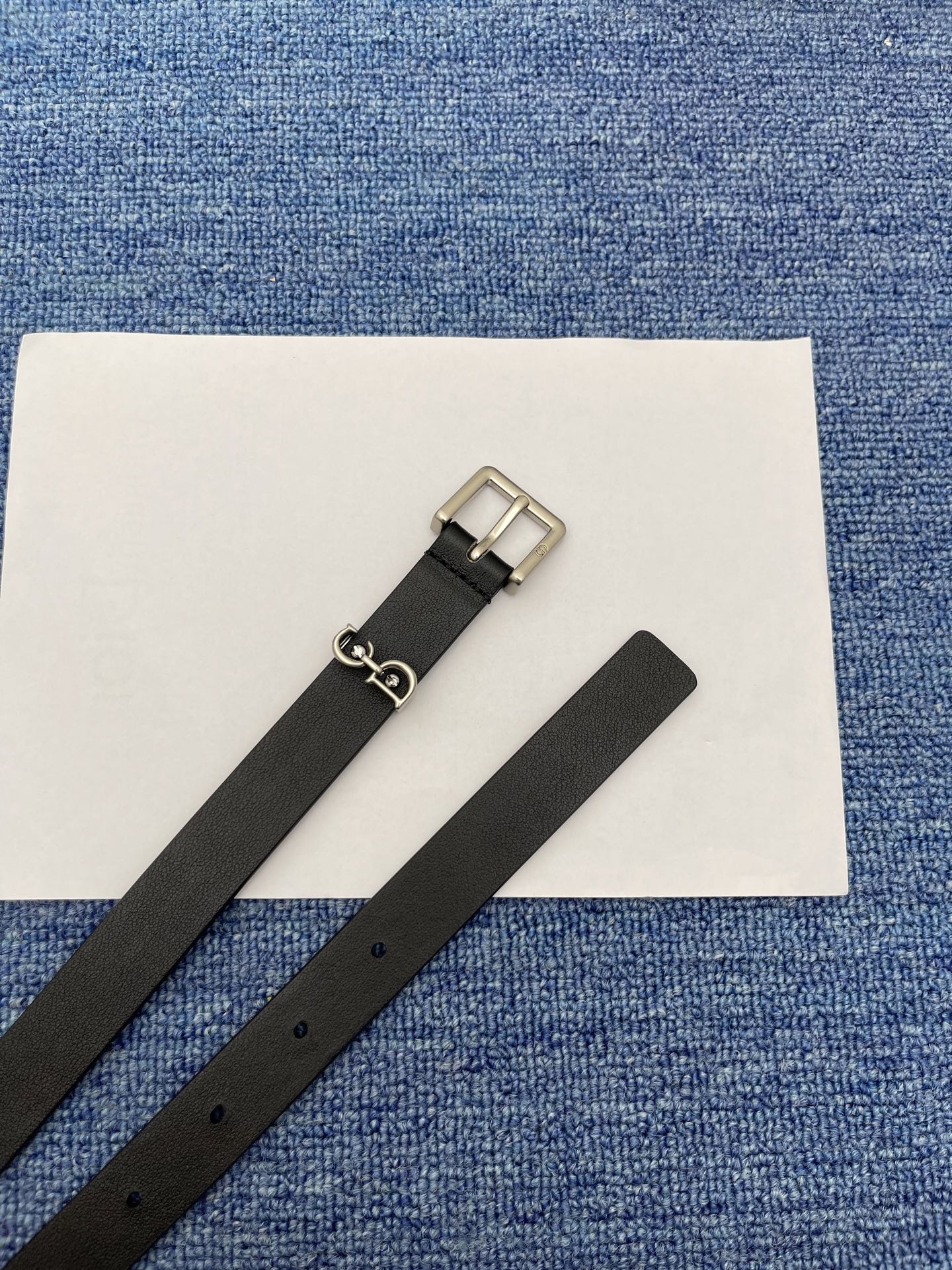 😍😍😍迪奥 2.0cm  
😍这款 Montaigne Avenue 腰带从同名手袋汲取灵感，采用光滑 