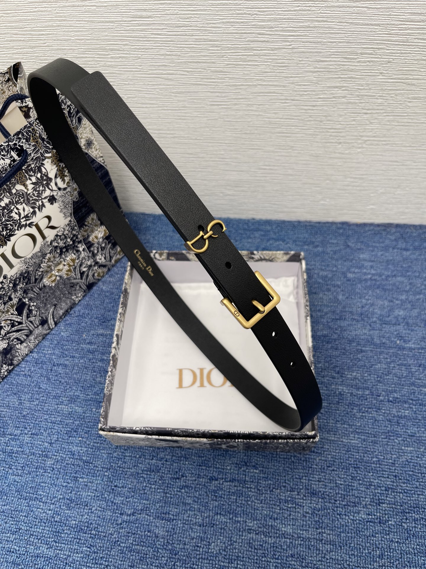 😍😍😍迪奥 2.0cm  
😍这款 Montaigne Avenue 腰带从同名手袋汲取灵感，采用光滑 