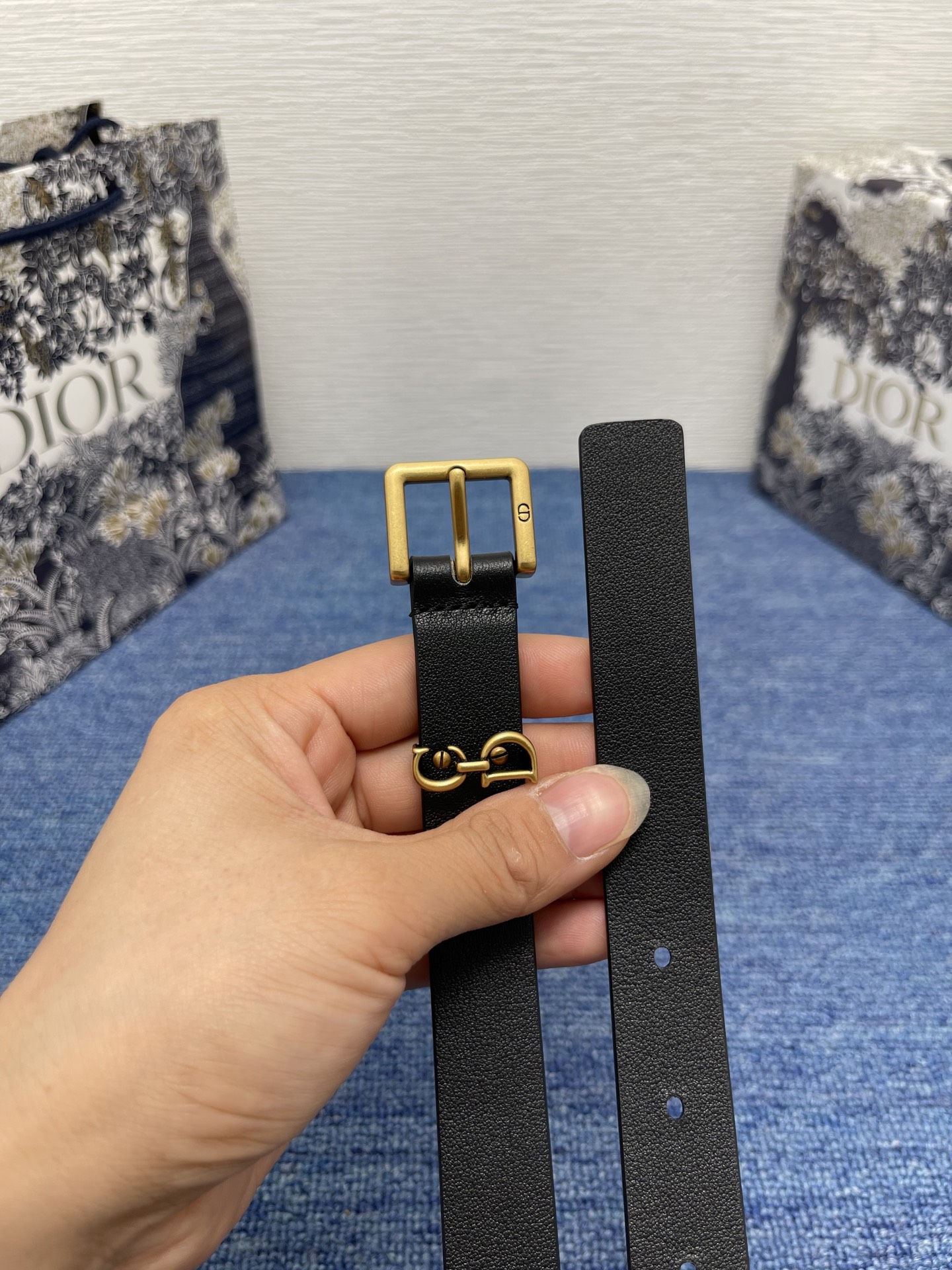 😍😍😍迪奥 2.0cm  
😍这款 Montaigne Avenue 腰带从同名手袋汲取灵感，采用光滑 