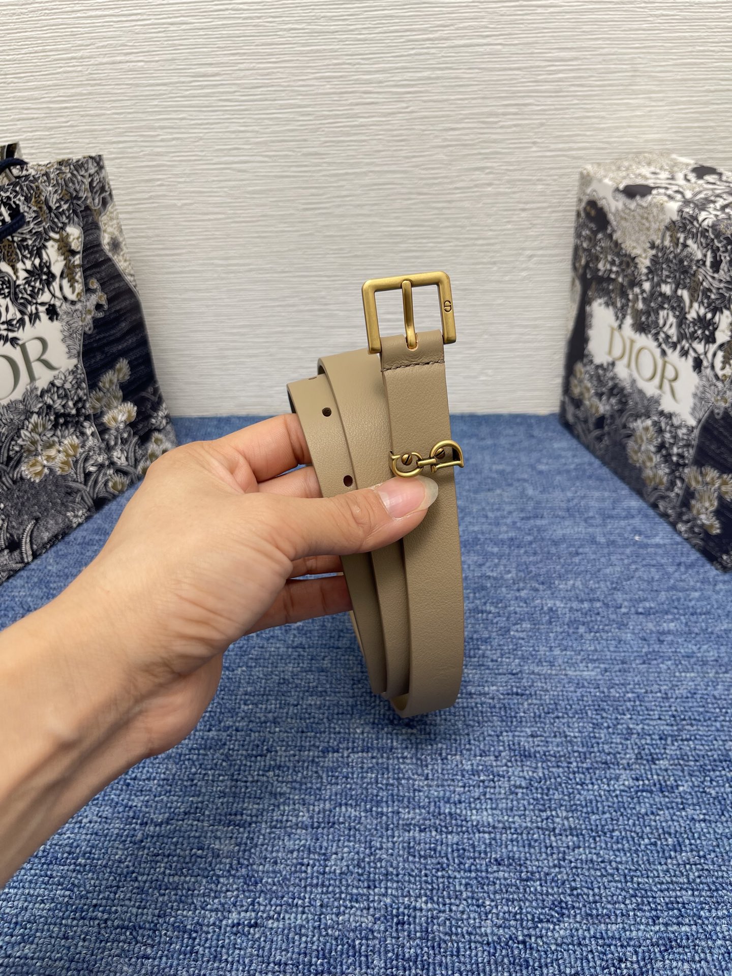 😍😍😍迪奥 2.0cm  
😍这款 Montaigne Avenue 腰带从同名手袋汲取灵感，采用光滑 