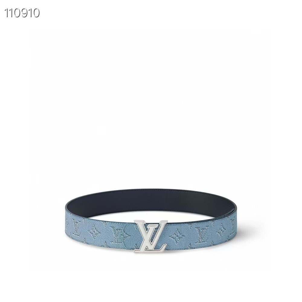 🔴 【品牌】LV  4．0cm 
🔴 【描述】这款饰有LV带扣的腰带配以水牛皮衬里，覆以Monogram