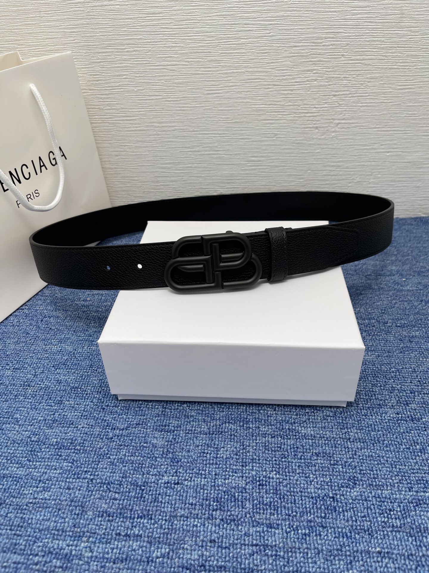  BALENCIAGA巴黎世家新款时尚腰带，双面小牛皮，配上复古经典扣，时尚百搭，宽度3.5cm