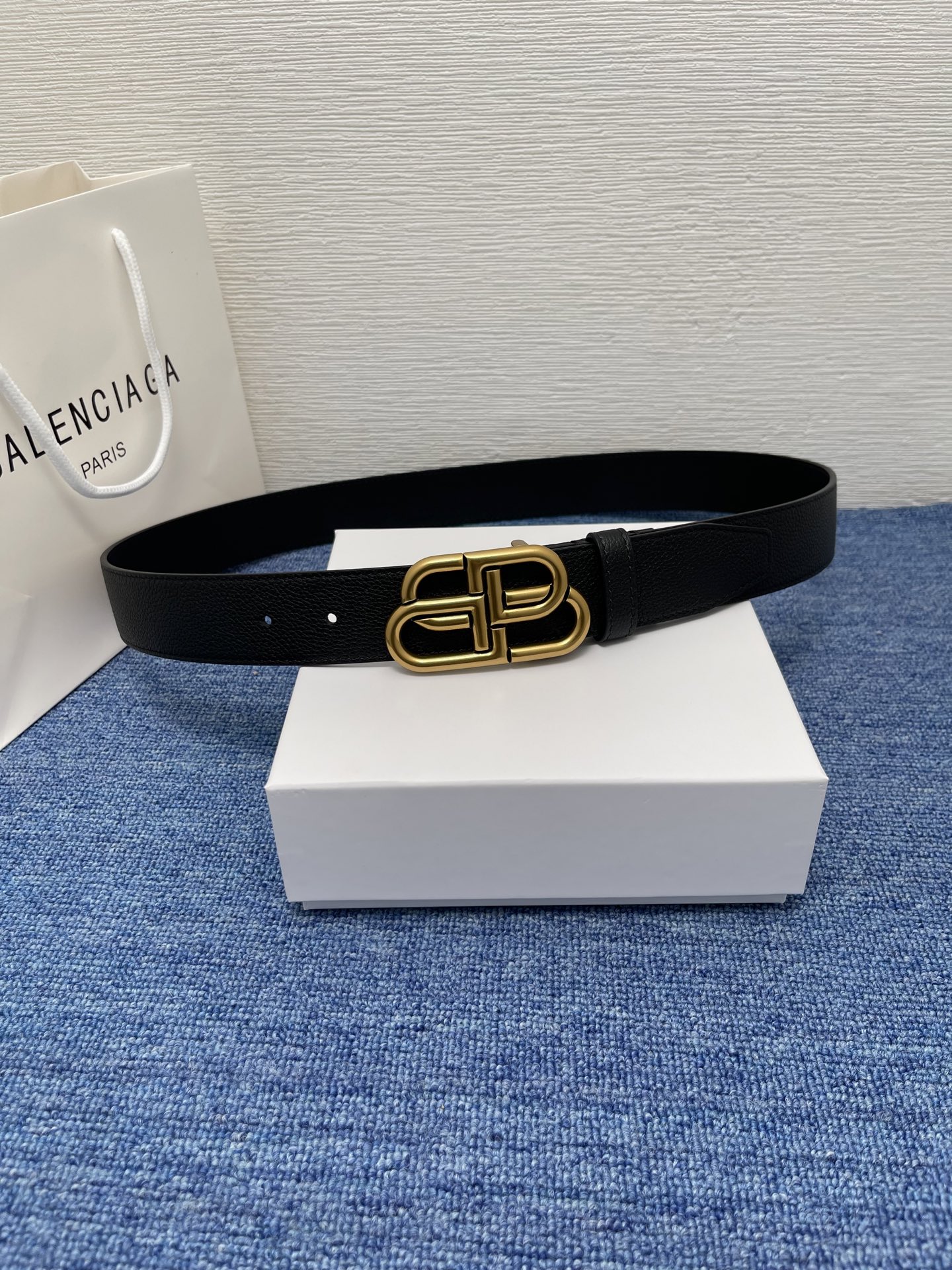  BALENCIAGA巴黎世家新款时尚腰带，双面小牛皮，配上复古经典扣，时尚百搭，宽度3.5cm
