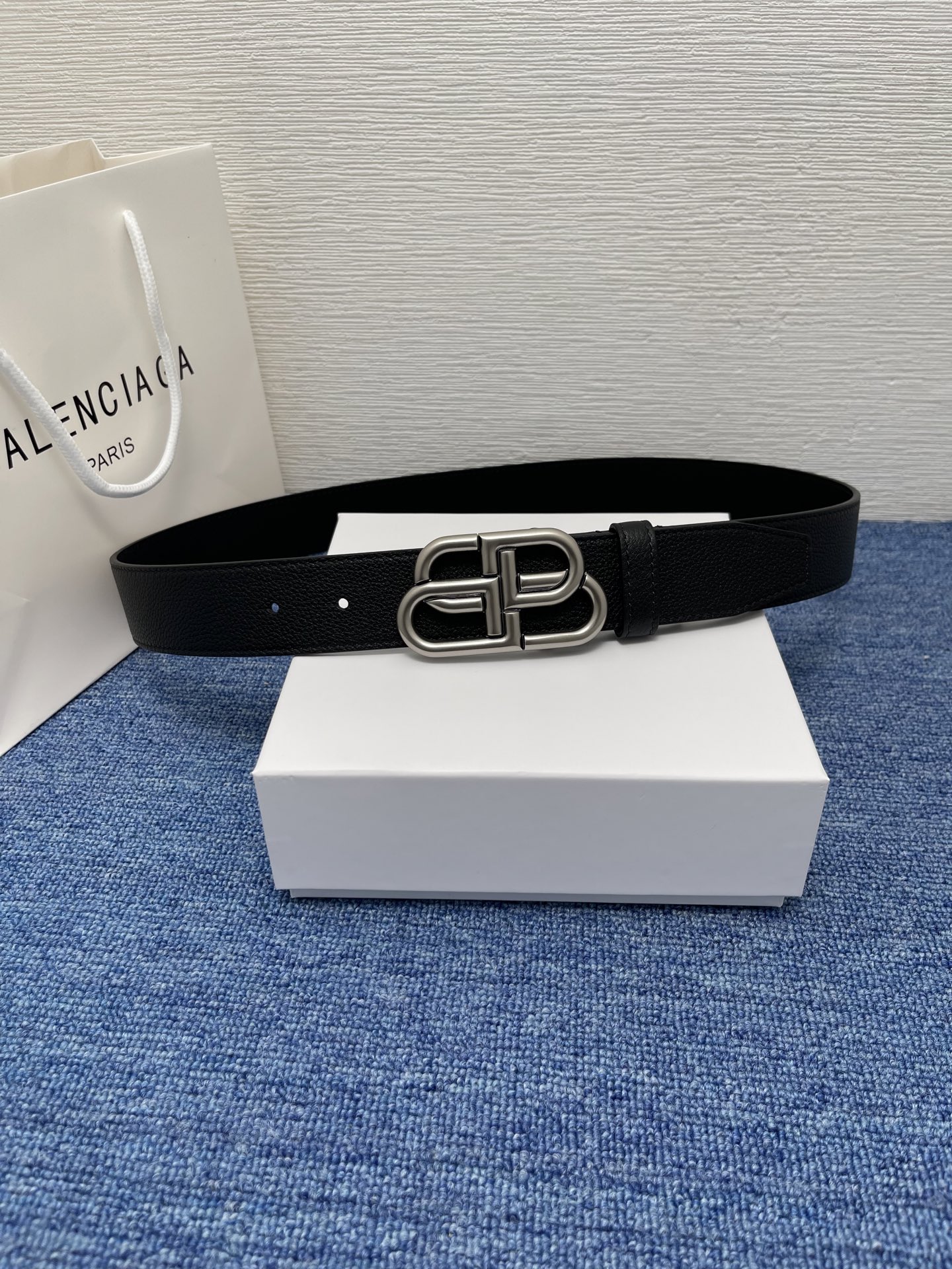  BALENCIAGA巴黎世家新款时尚腰带，双面小牛皮，配上复古经典扣，时尚百搭，宽度3.5cm