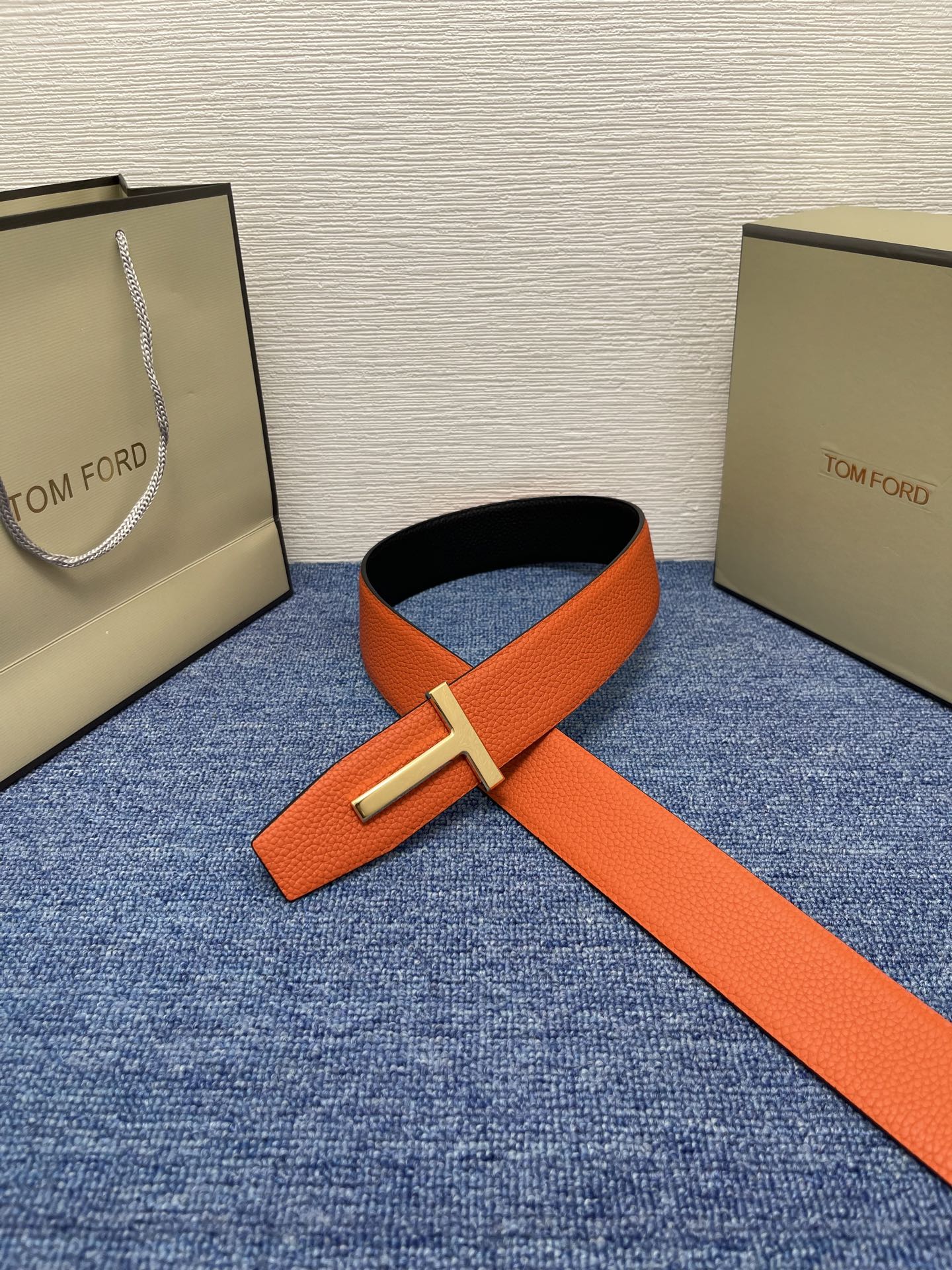  TOM FORD 汤姆福特。新品高端双面小牛皮，简约商务男士腰带，4.0cm宽，双面使用，配原版包装