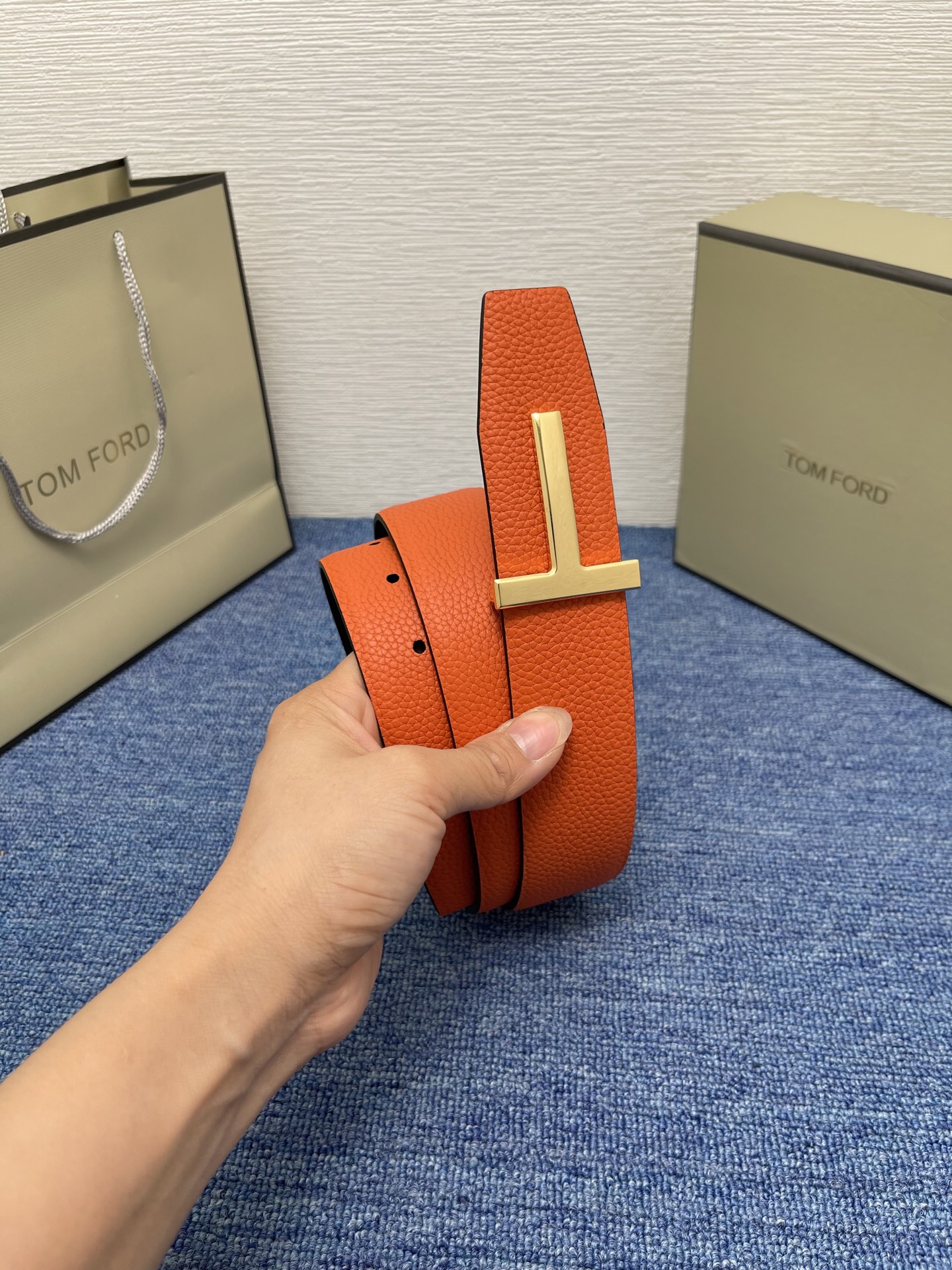  TOM FORD 汤姆福特。新品高端双面小牛皮，简约商务男士腰带，4.0cm宽，双面使用，配原版包装