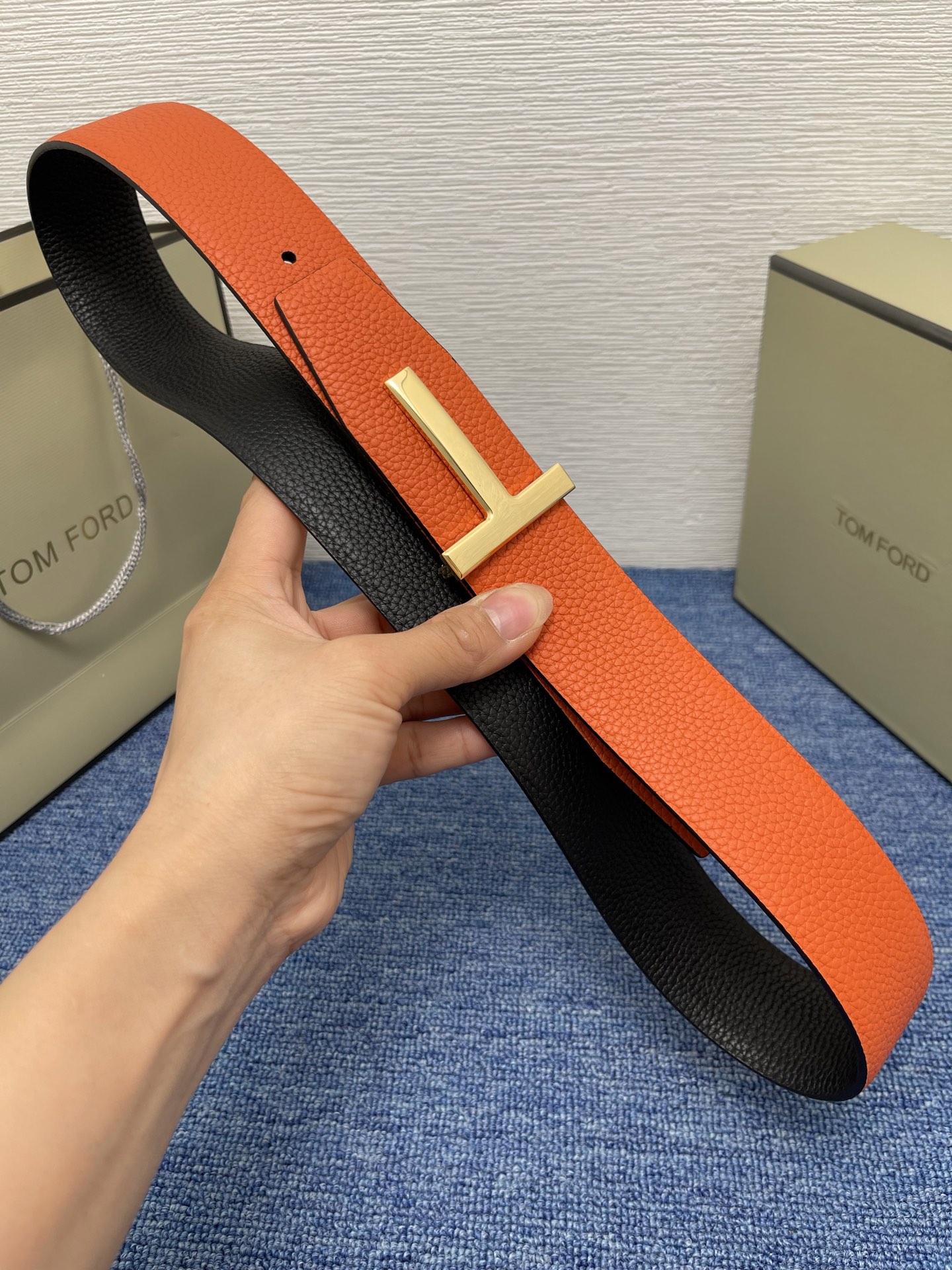  TOM FORD 汤姆福特。新品高端双面小牛皮，简约商务男士腰带，4.0cm宽，双面使用，配原版包装