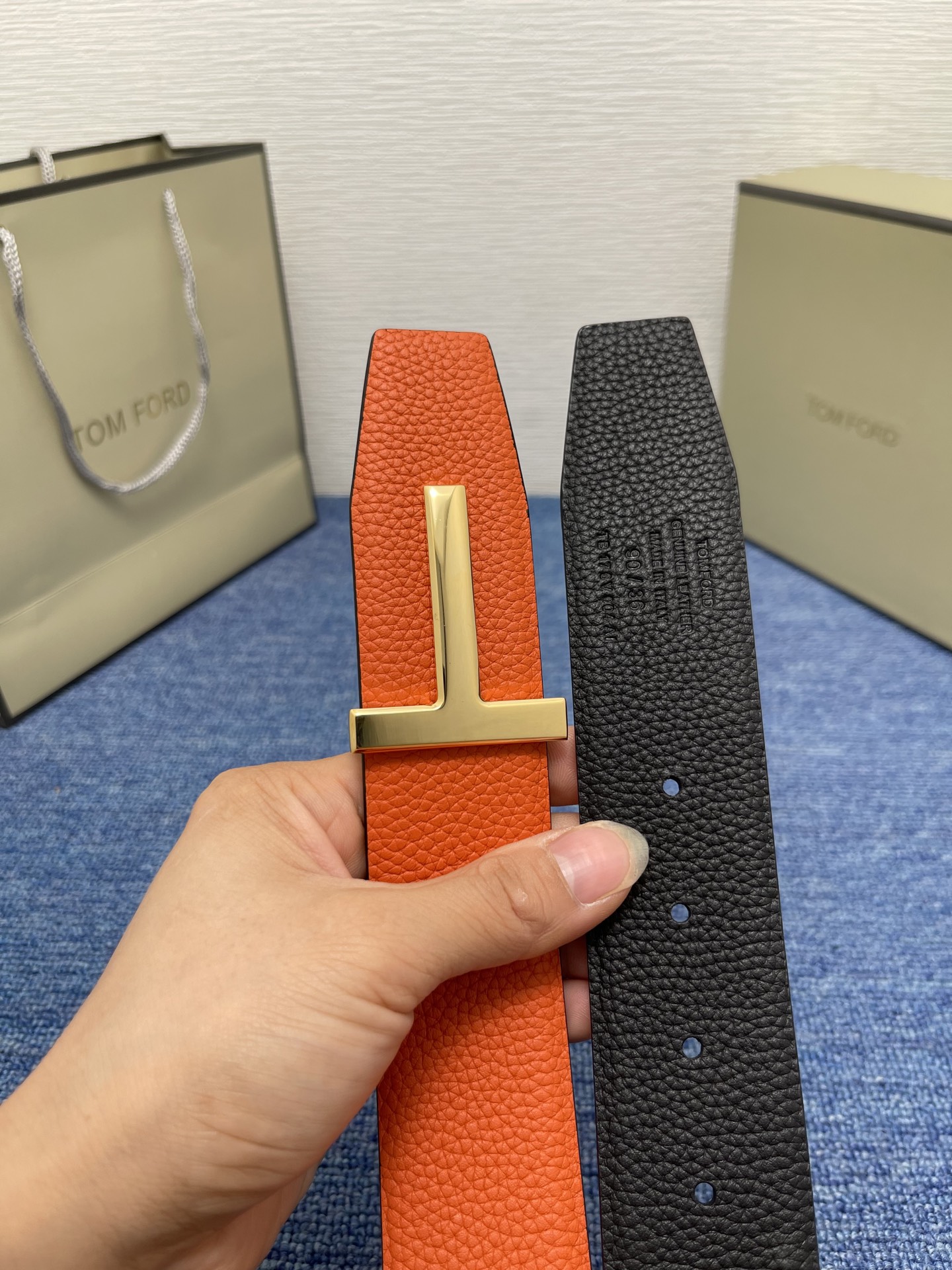  TOM FORD 汤姆福特。新品高端双面小牛皮，简约商务男士腰带，4.0cm宽，双面使用，配原版包装