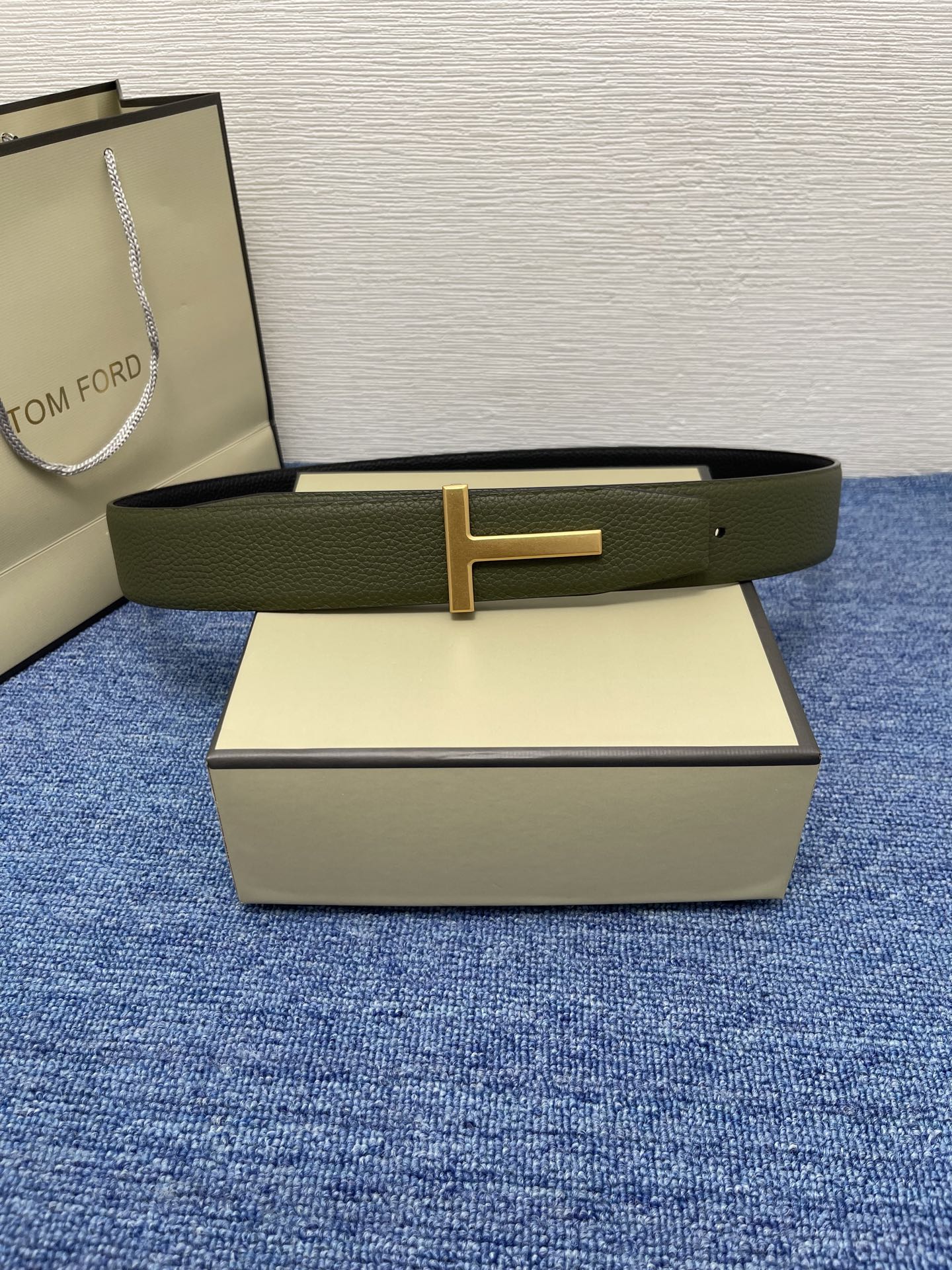  TOM FORD 汤姆福特。新品高端双面小牛皮，简约商务男士腰带，4.0cm宽，双面使用，配原版包装