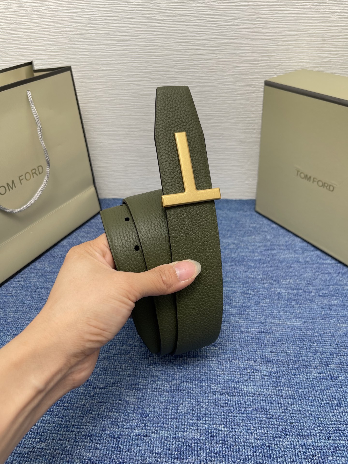  TOM FORD 汤姆福特。新品高端双面小牛皮，简约商务男士腰带，4.0cm宽，双面使用，配原版包装
