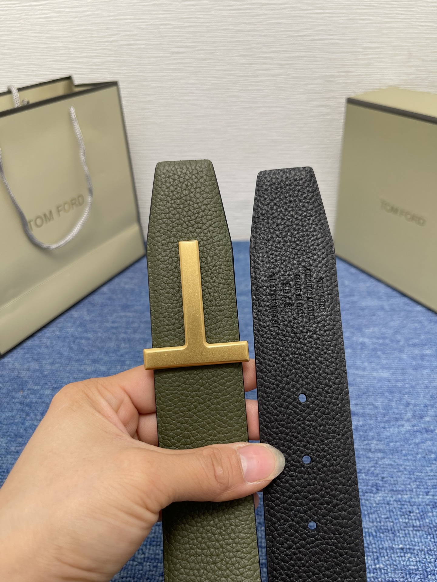 TOM FORD 汤姆福特。新品高端双面小牛皮，简约商务男士腰带，4.0cm宽，双面使用，配原版包装