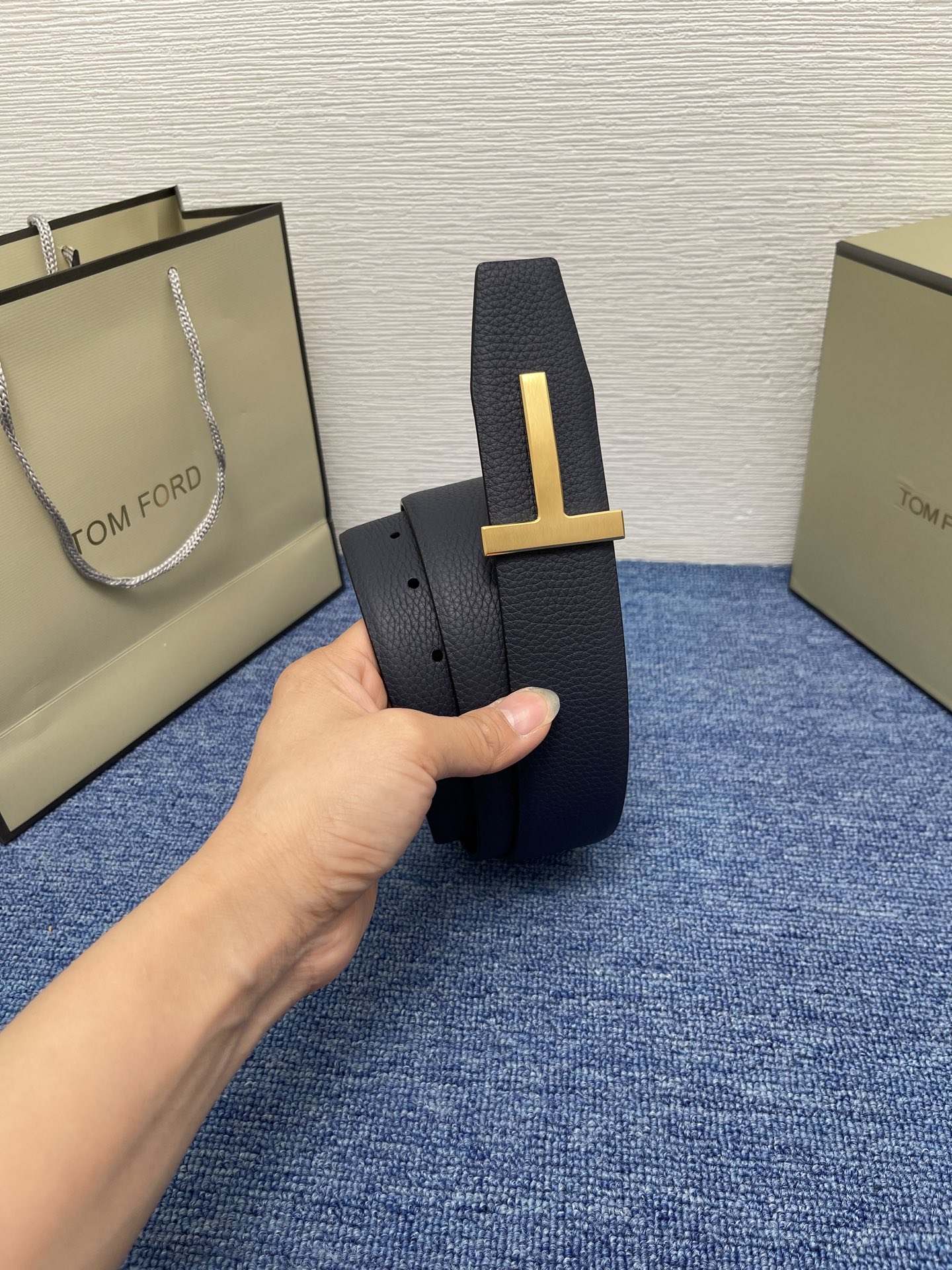  TOM FORD 汤姆福特。新品高端双面小牛皮，简约商务男士腰带，4.0cm宽，双面使用，配原版包装