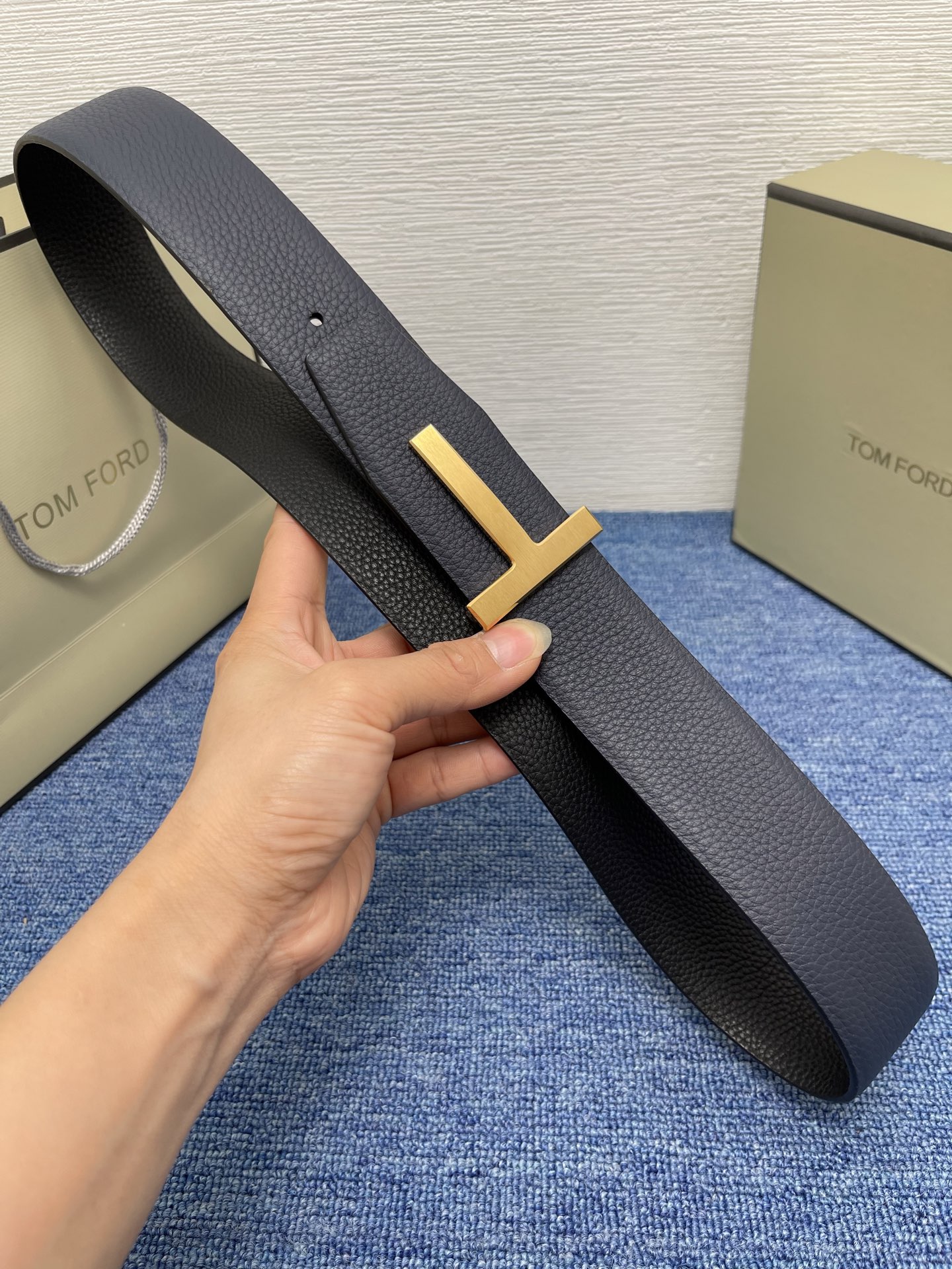  TOM FORD 汤姆福特。新品高端双面小牛皮，简约商务男士腰带，4.0cm宽，双面使用，配原版包装