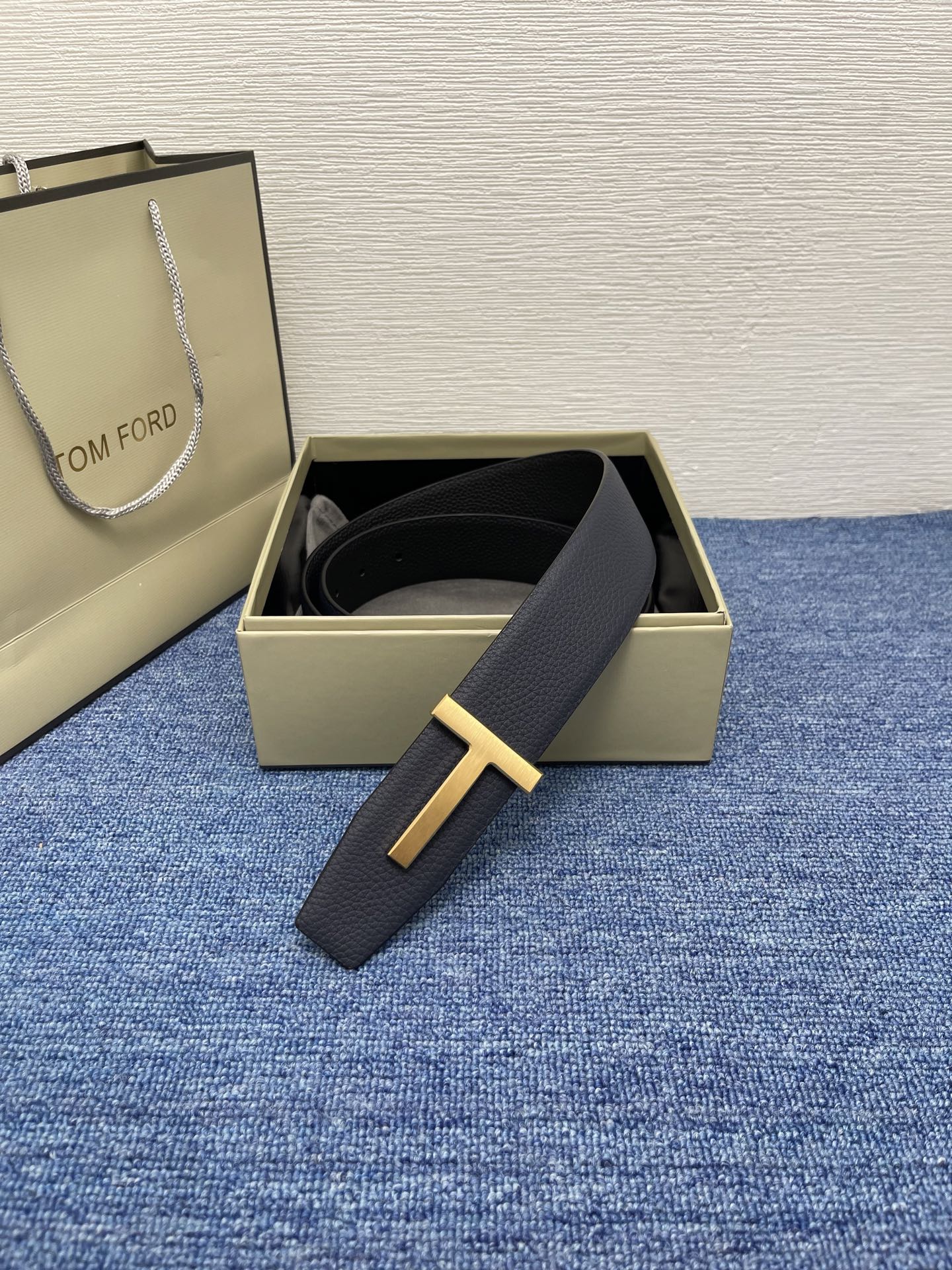  TOM FORD 汤姆福特。新品高端双面小牛皮，简约商务男士腰带，4.0cm宽，双面使用，配原版包装