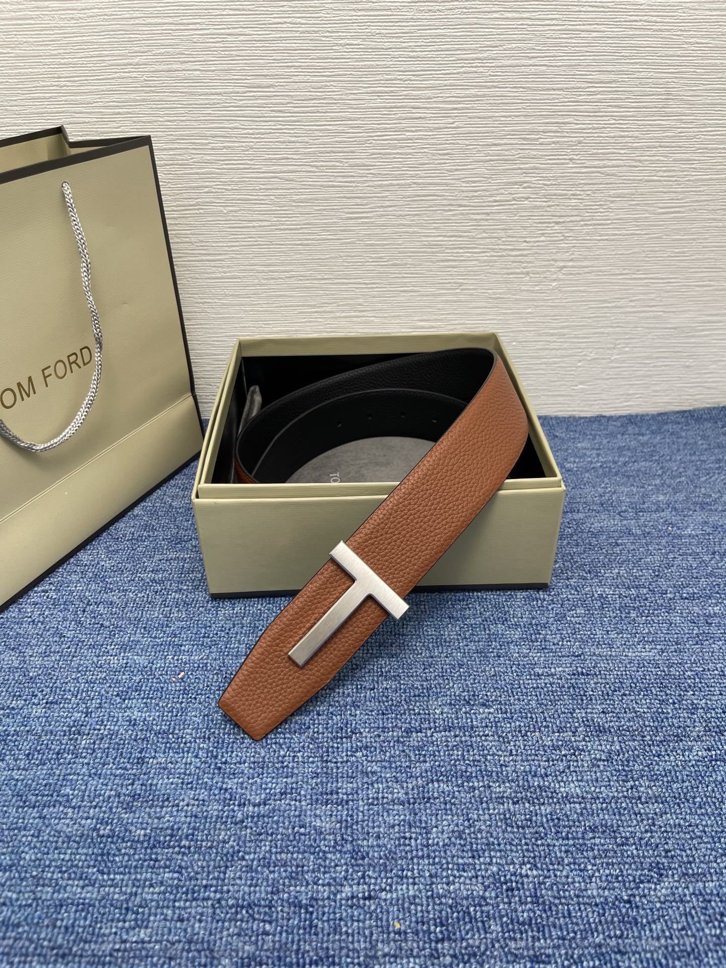  TOM FORD 汤姆福特。新品高端双面小牛皮，简约商务男士腰带，4.0cm宽，双面使用，配原版包装